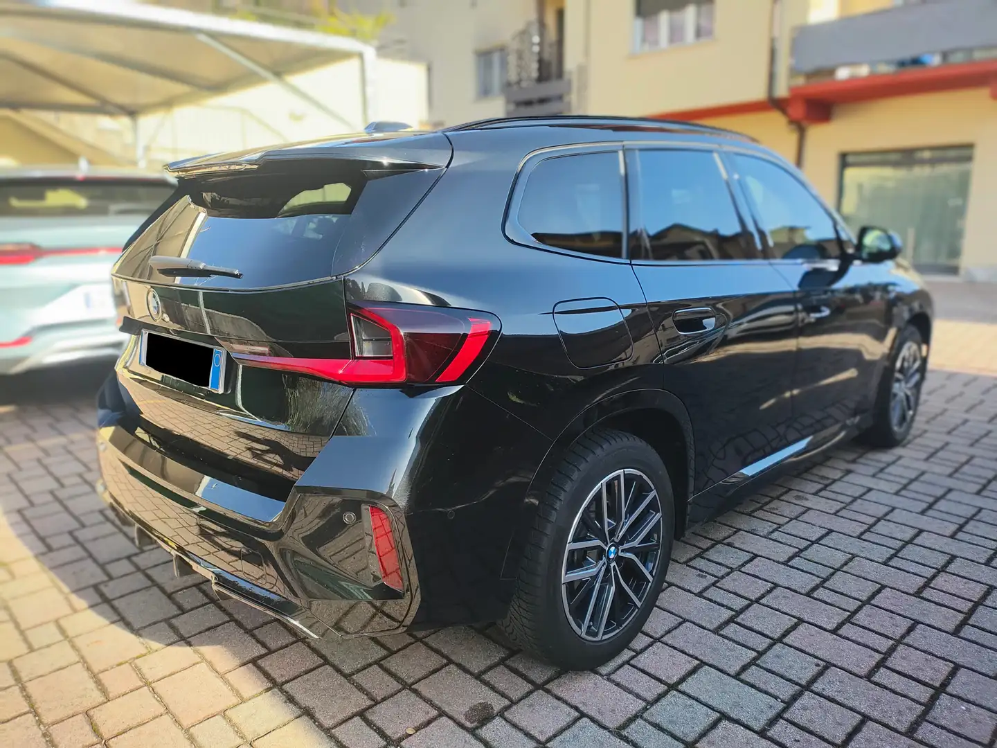 BMW X1 X1 SDrive 18i MSport auto Schwarz - 2