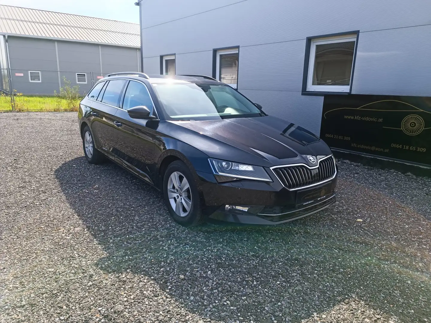 Skoda Superb Kombi 1,6 TDI  DSG*Xenon*Navi* Schwarz - 1