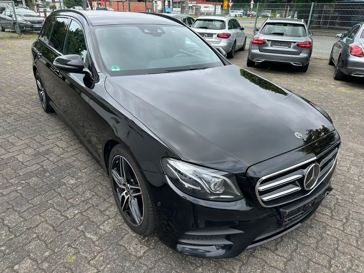 Mercedes-Benz E 220 d T AMG Line Night Distronic HeadUp Kamera Noir - 2