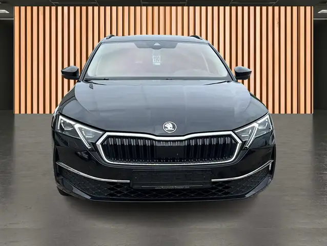 Skoda Octavia view 4