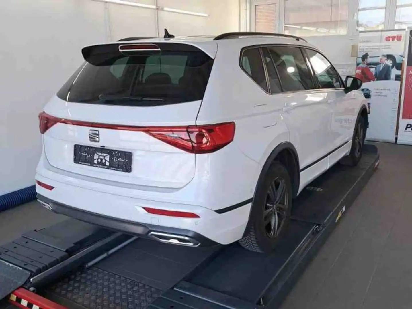 SEAT Tarraco FR 2.0 TDI DSG 4Drive LED NAVI AHK RFK Weiß - 2