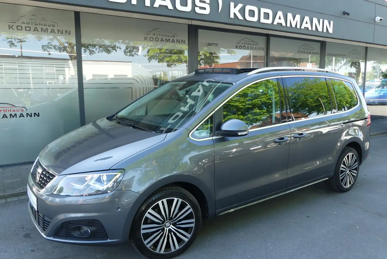 SEAT Alhambra Xcellence 4Drive*ACC*Side*Cam*Pano*AHK* Grau - 2