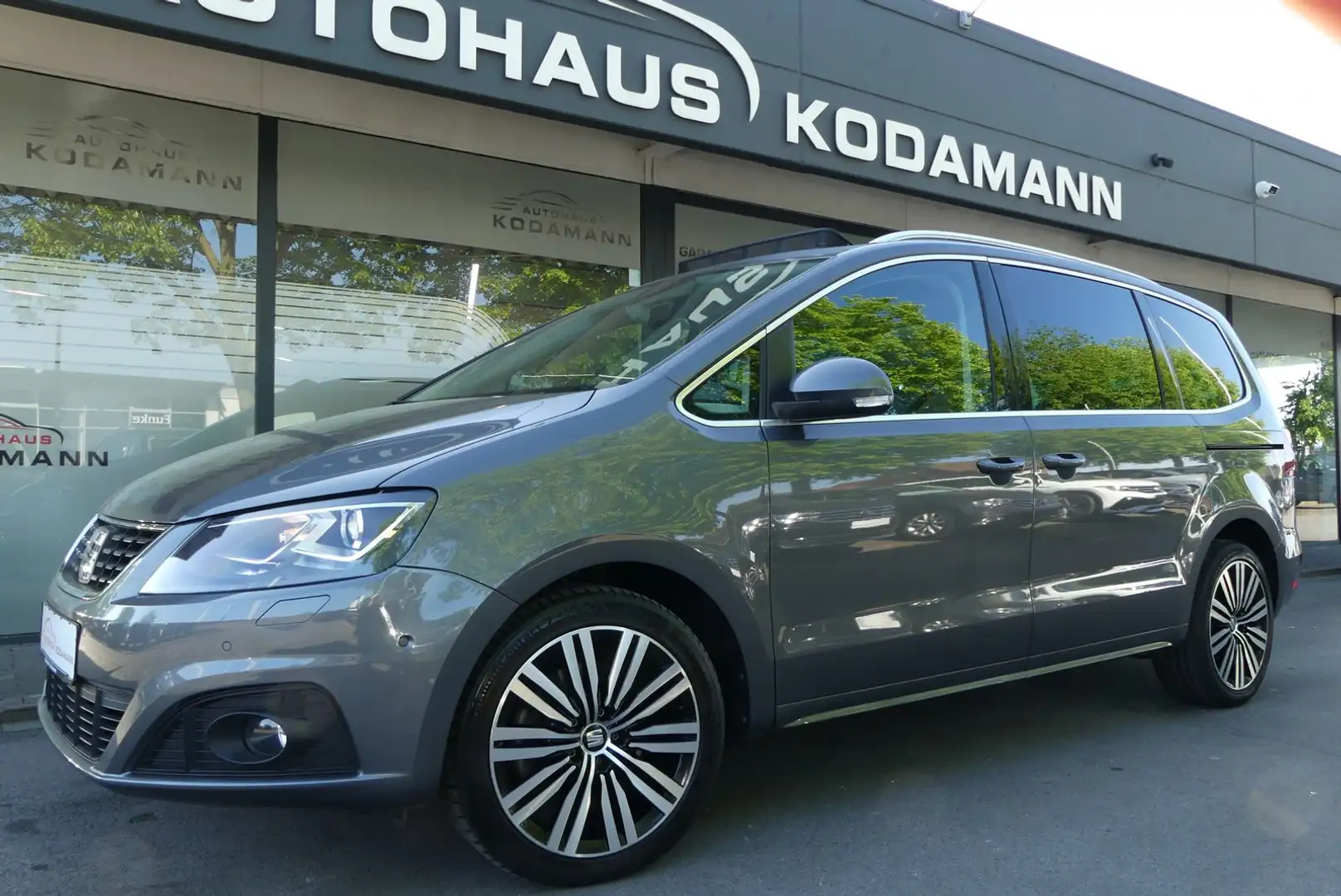 SEAT Alhambra Xcellence 4Drive*ACC*Side*Cam*Pano*AHK* Grau - 1