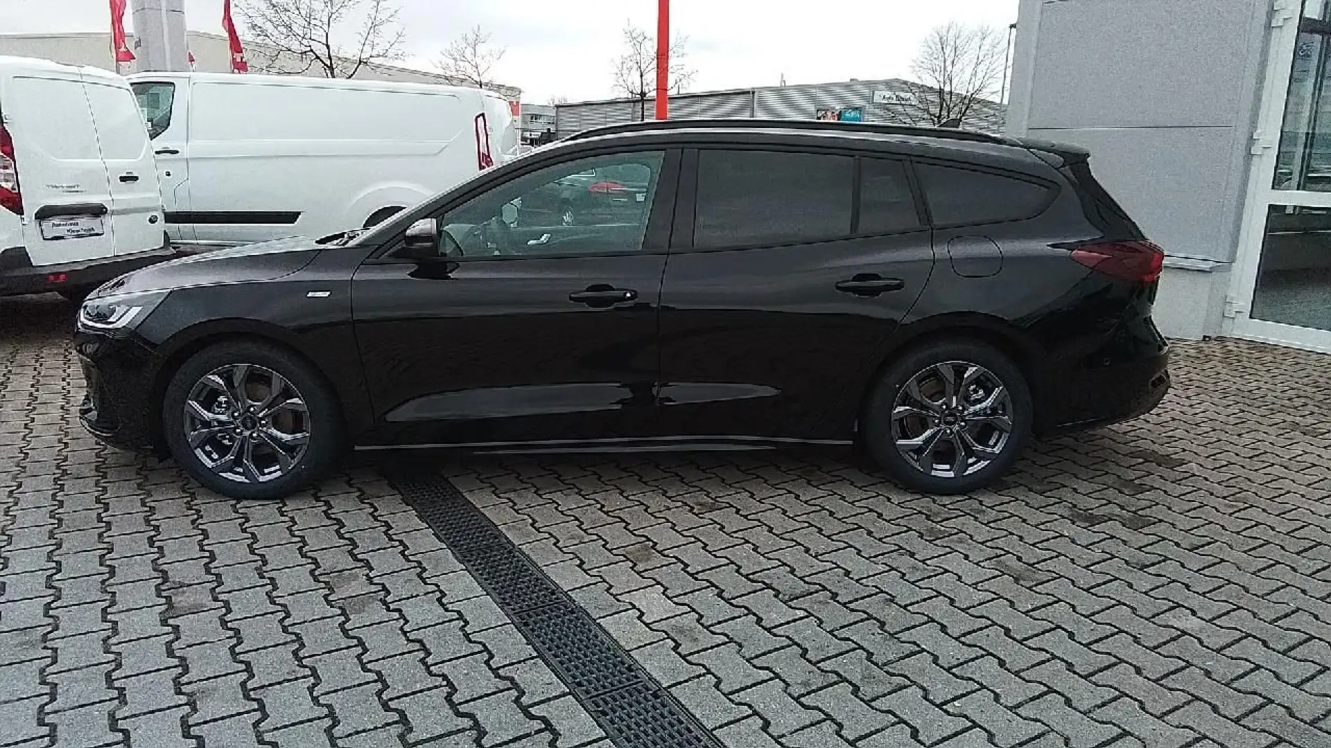 Ford Focus Turnier ST-Line Schwarz - 2
