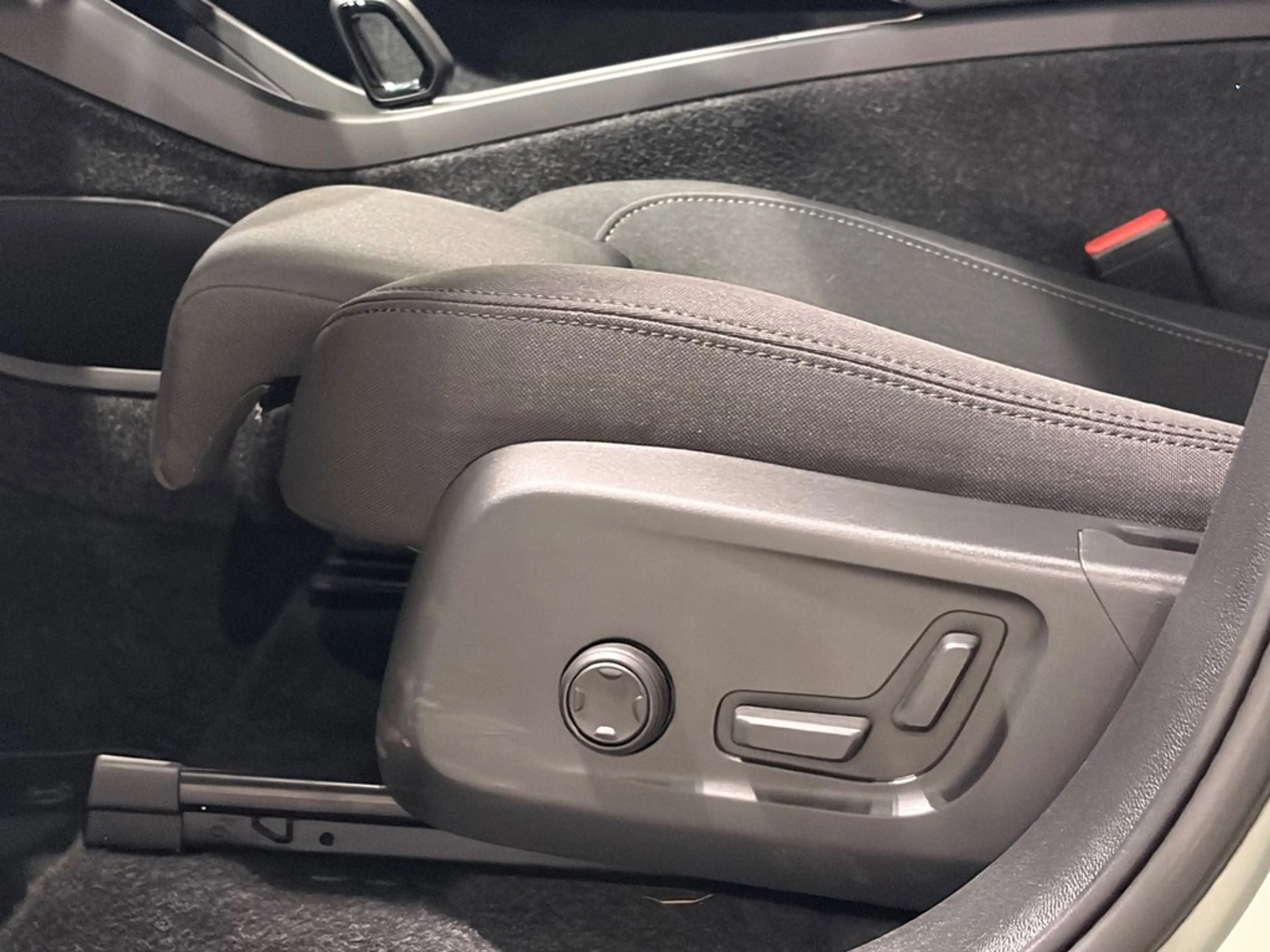 Volvo EC40 Recharge Ultra Extended Range — photo 6