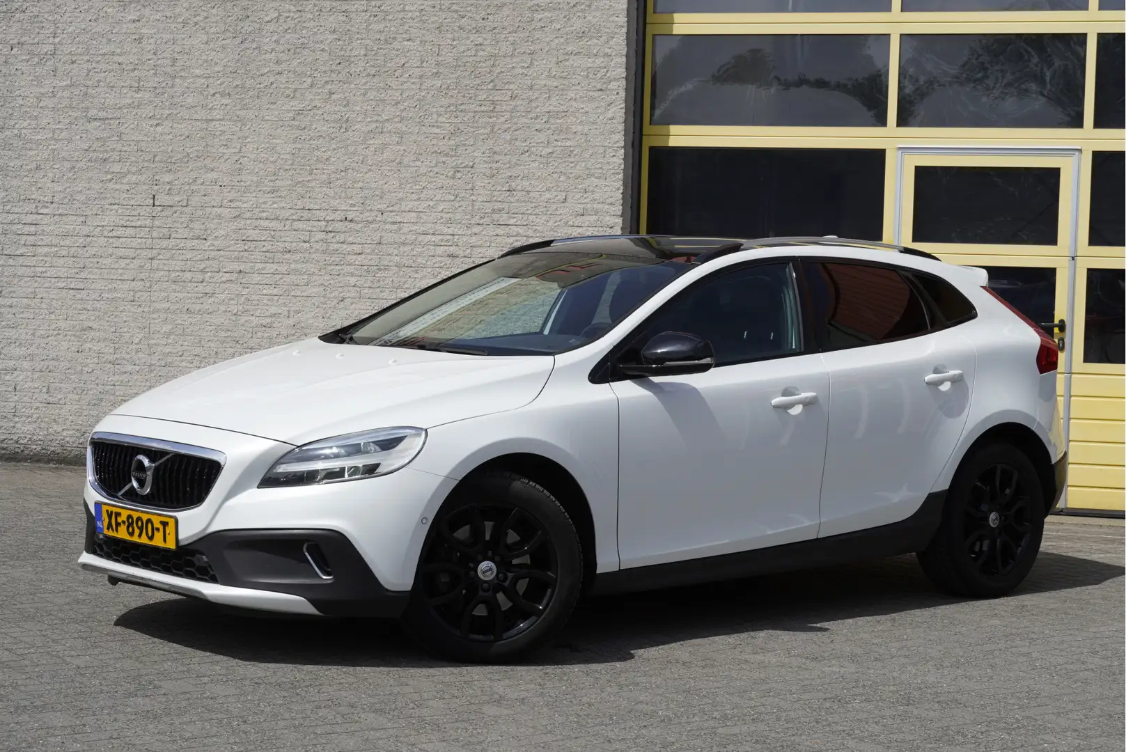 Volvo V40 Cross Country 1.5 T3 Automaat! 5drs Polar+ Luxury BJ2019 Lmv 17" Wit - 2