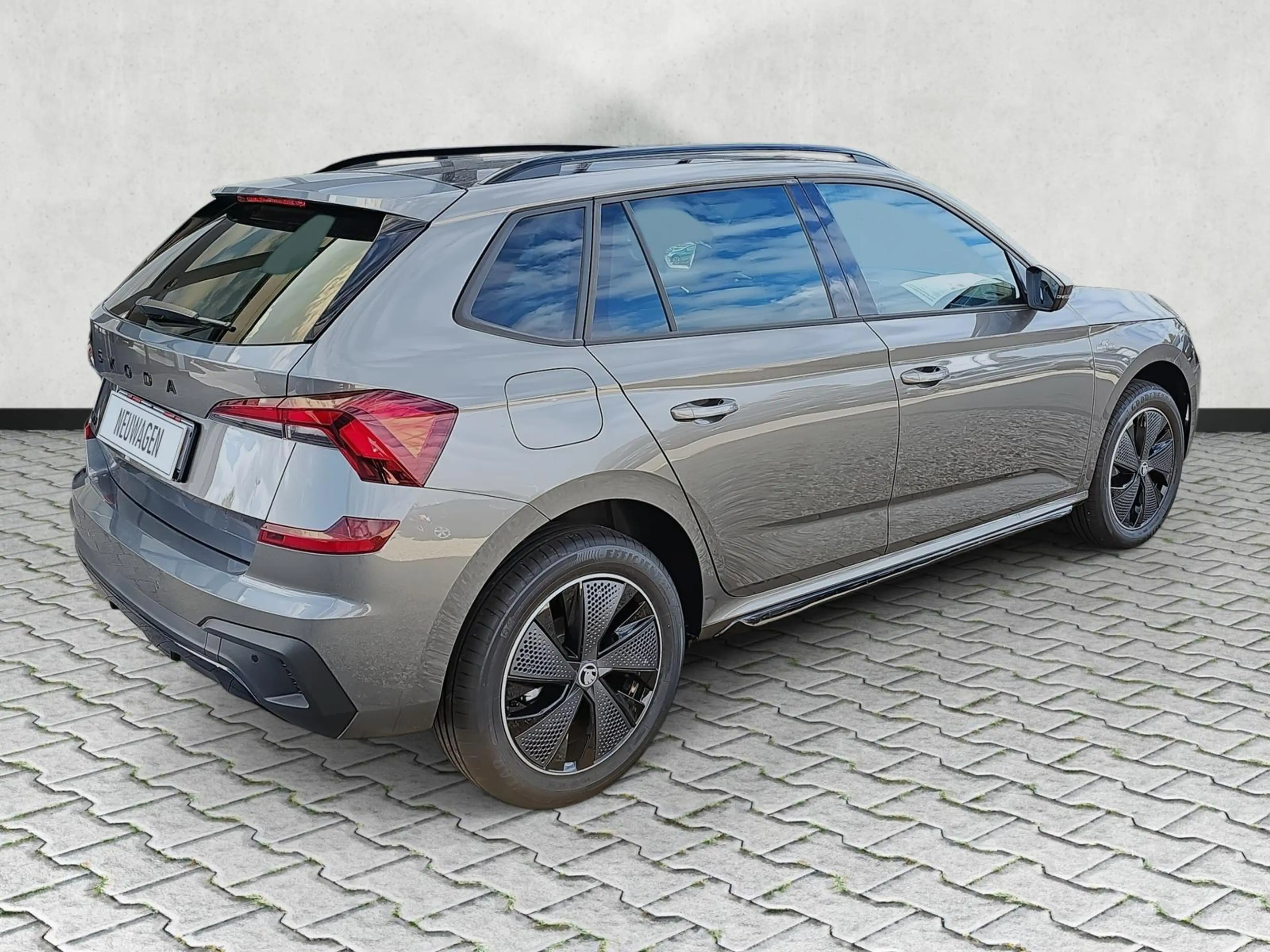 Skoda Kamiq 1.5 TSI DSG Monte Carlo Matrix Nav AHK 5JG — photo 8