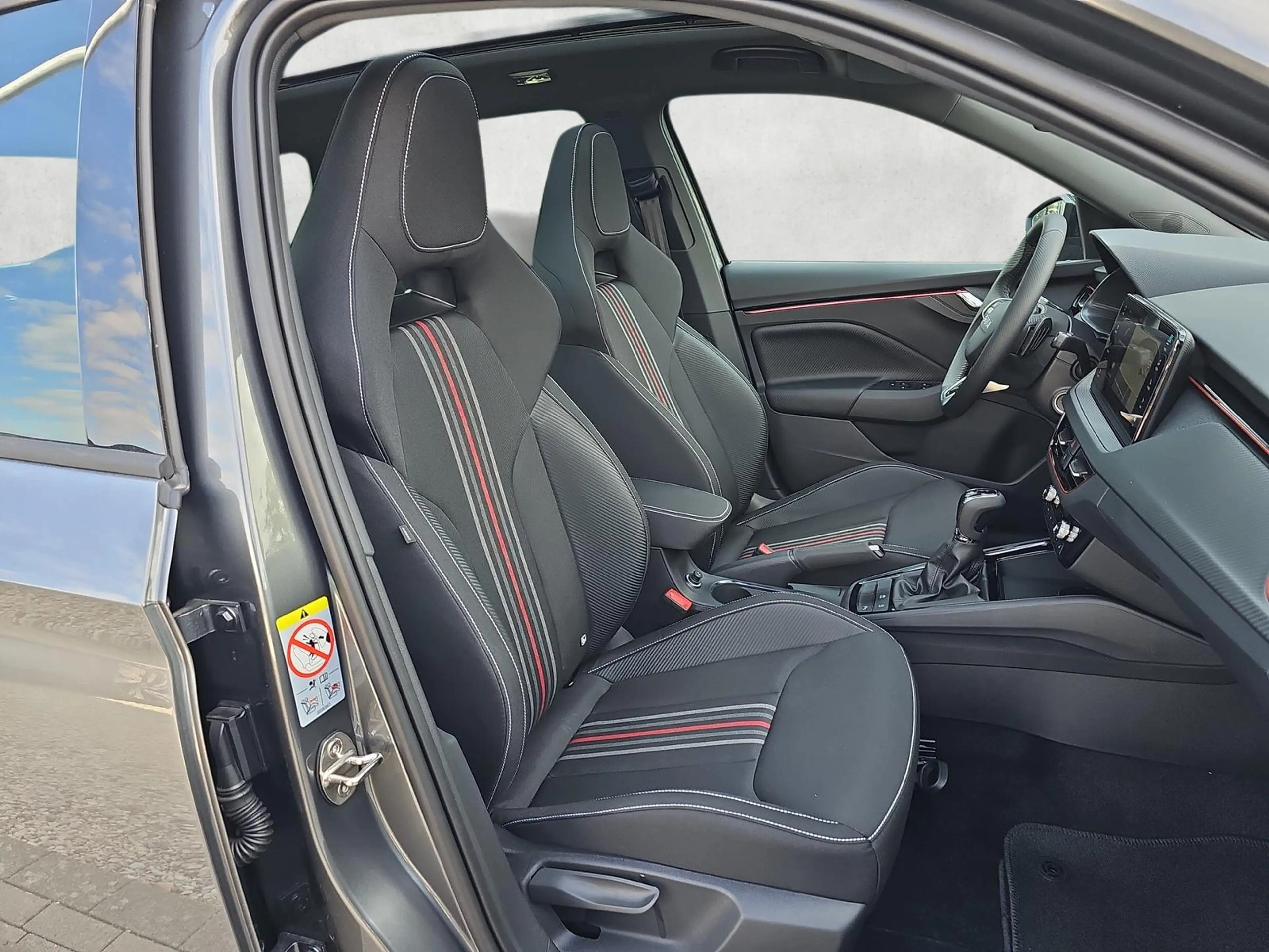 Skoda Kamiq 1.5 TSI DSG Monte Carlo Matrix Nav AHK 5JG — photo 11