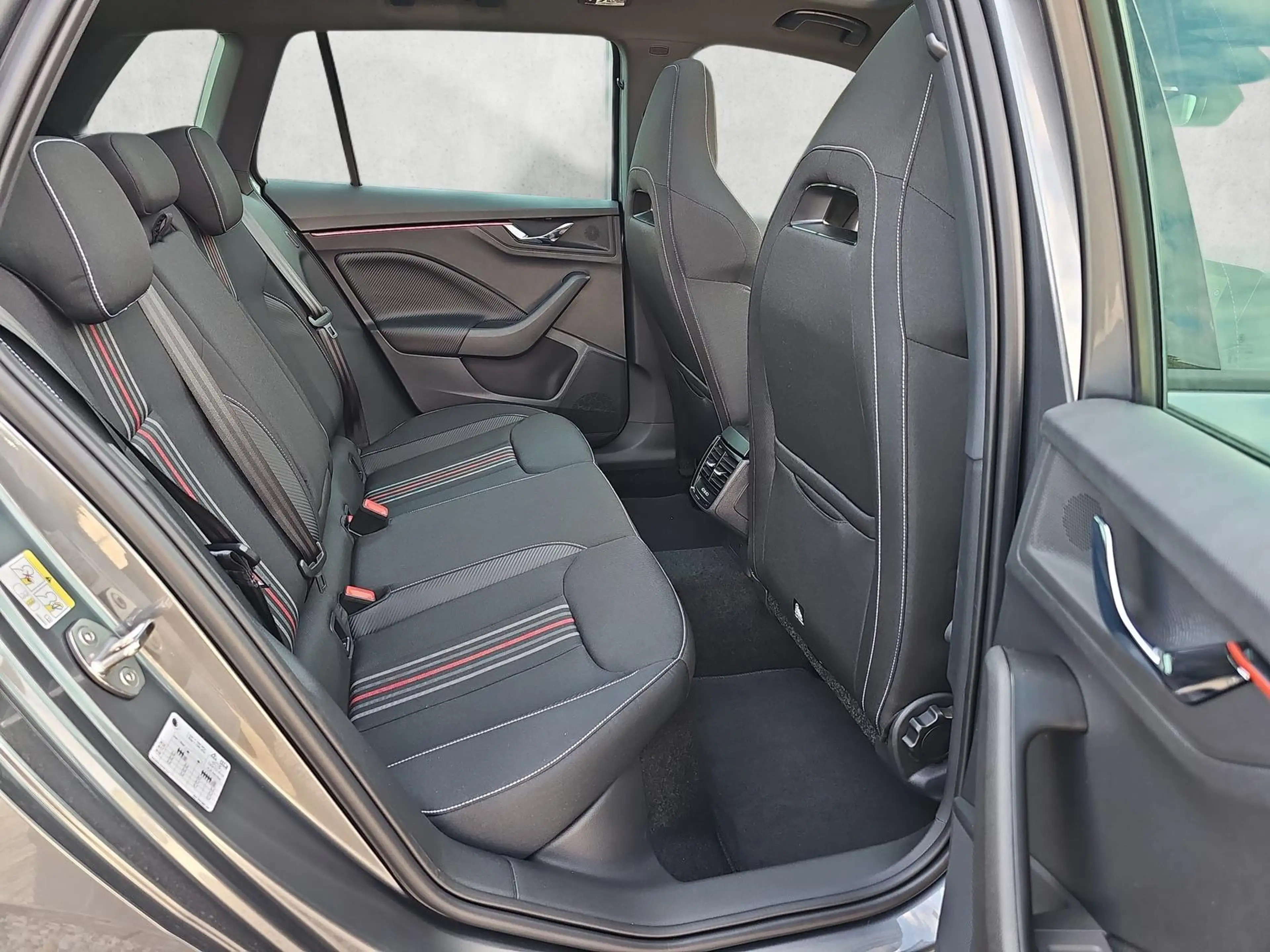 Skoda Kamiq 1.5 TSI DSG Monte Carlo Matrix Nav AHK 5JG — photo 14