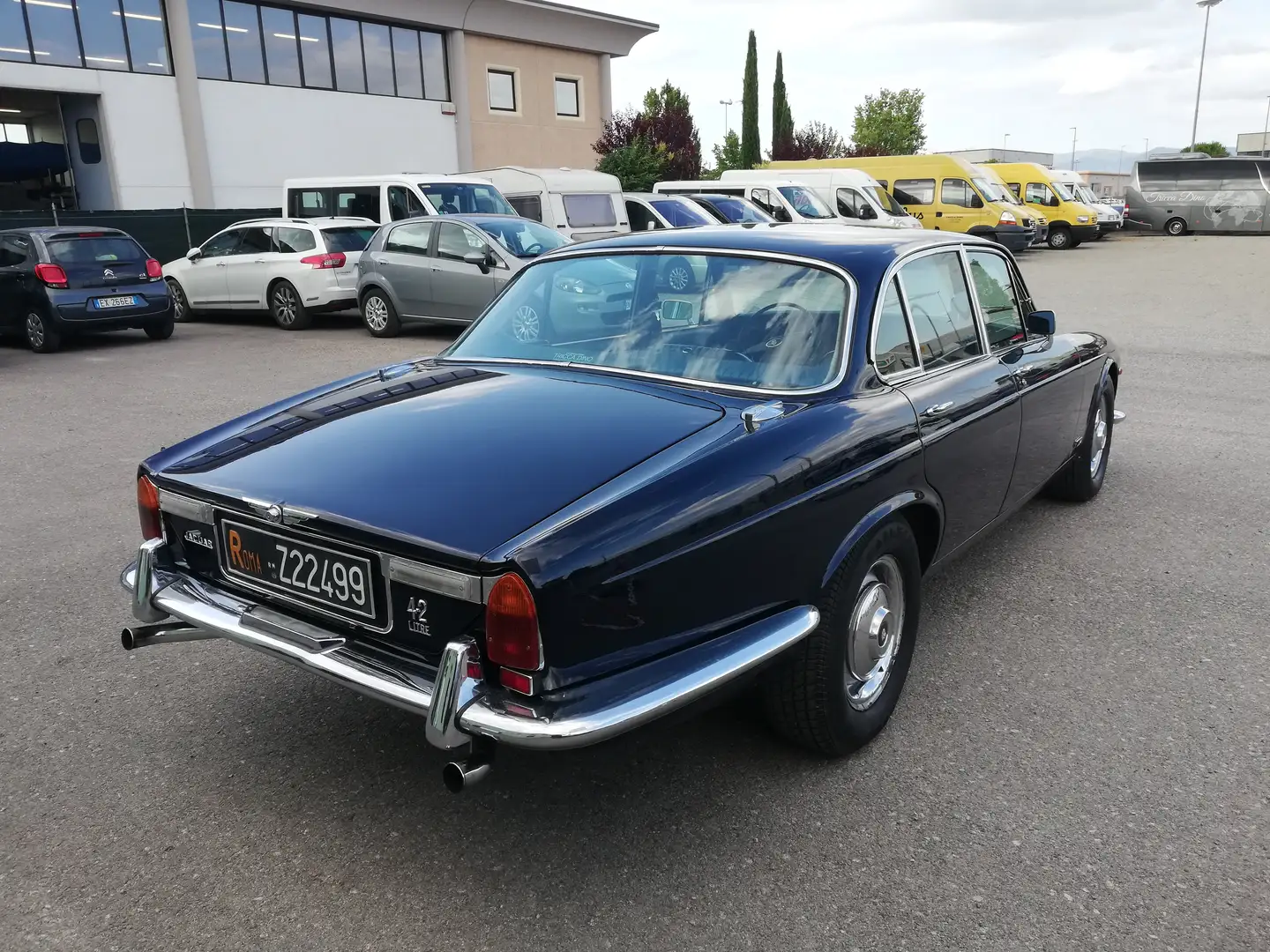 Jaguar XJ6 plava - 2
