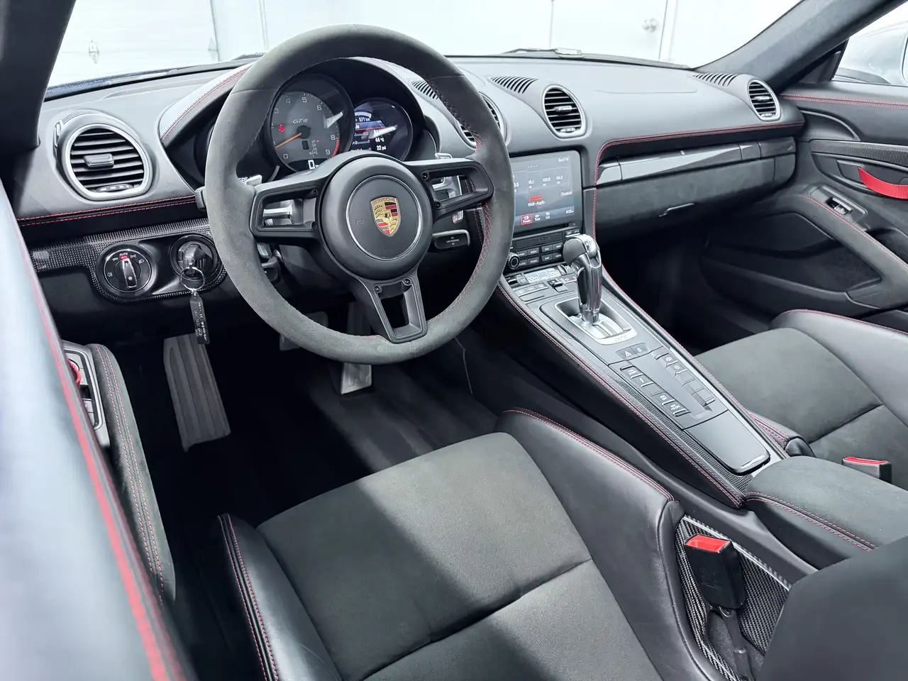 Porsche 718 Cayman снимка Porsche 718 Cayman