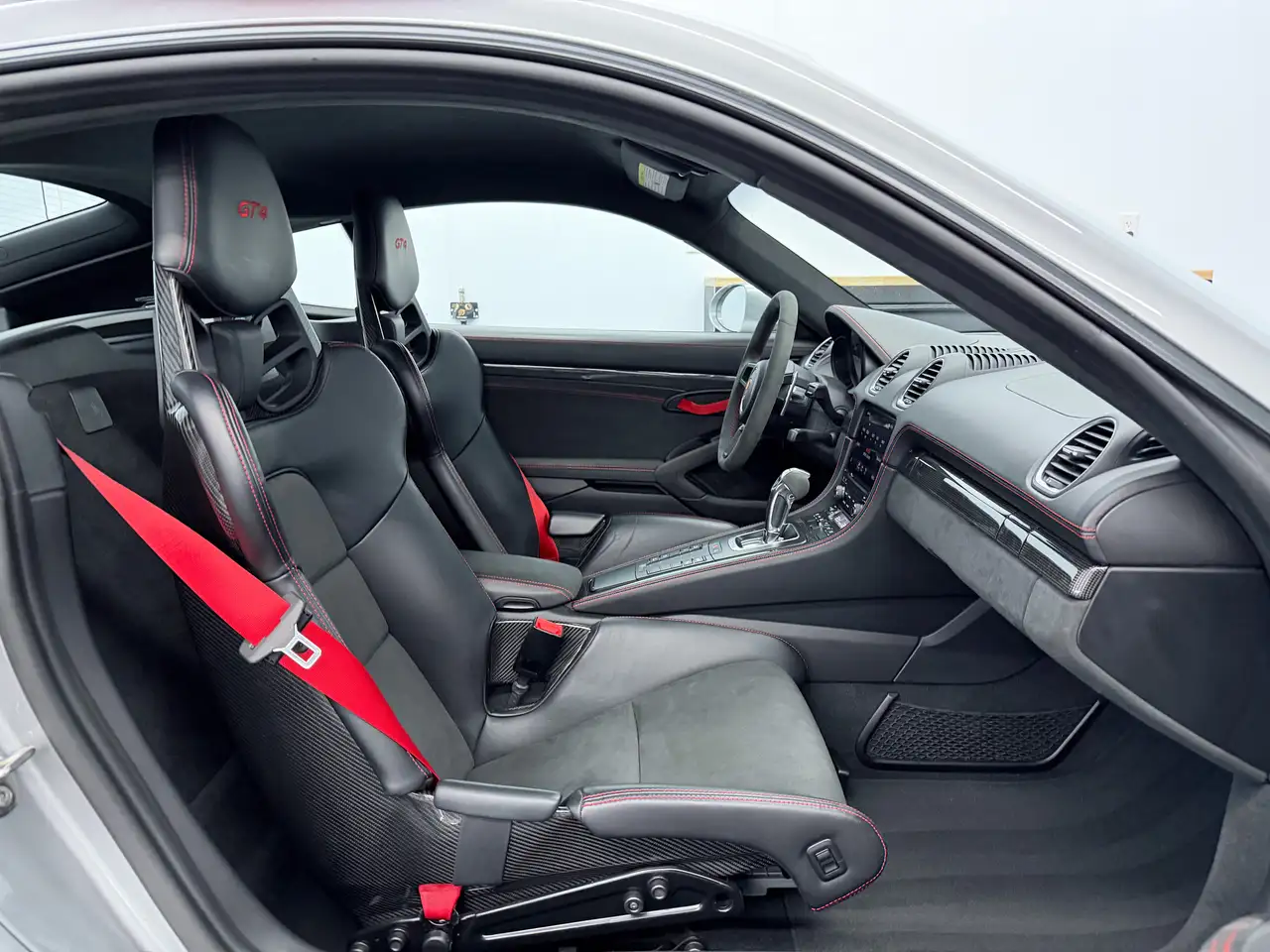 Porsche 718 Cayman снимка Porsche 718 Cayman