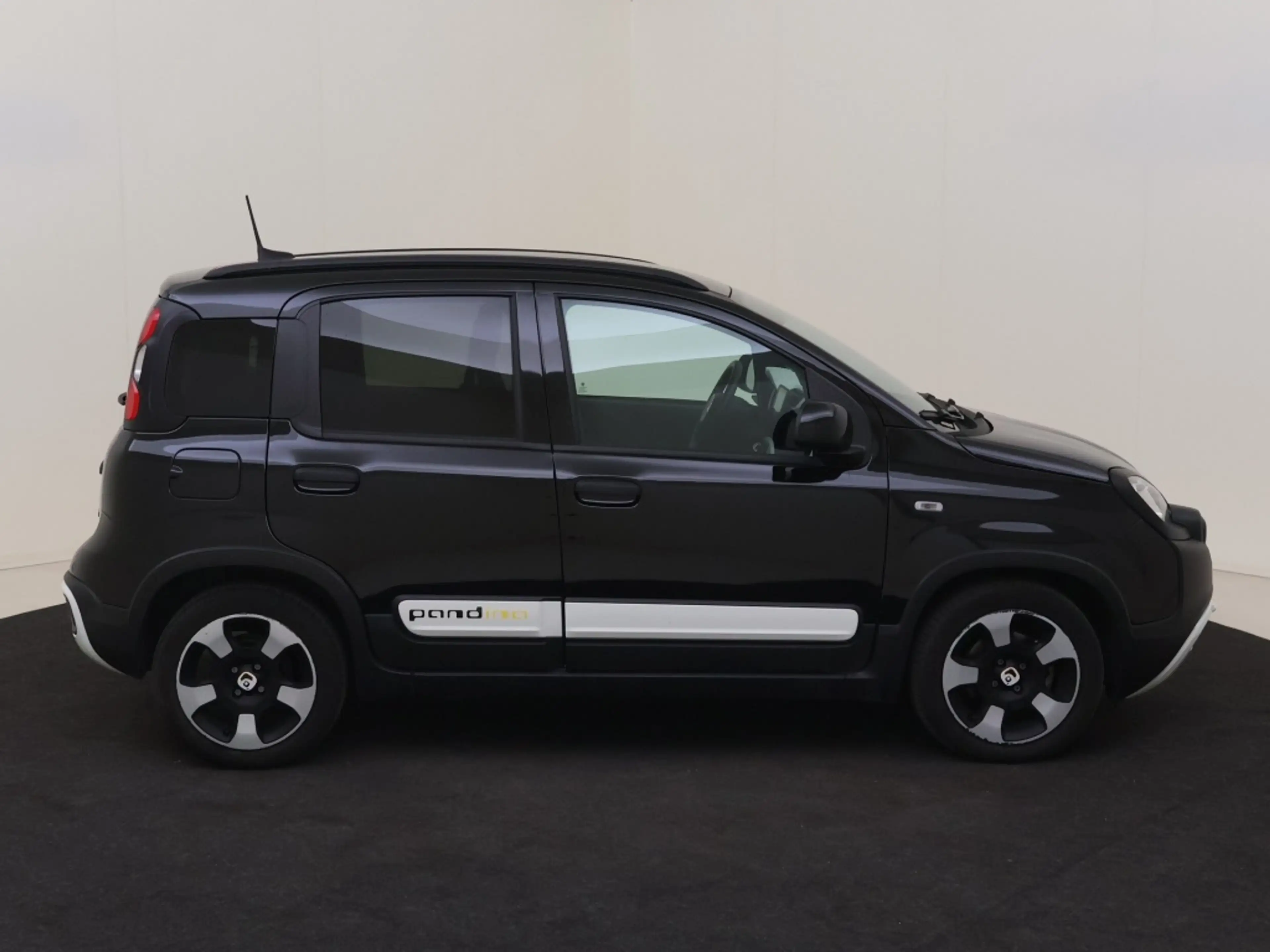Fiat Panda 1.0 Hybrid Cross — photo 11