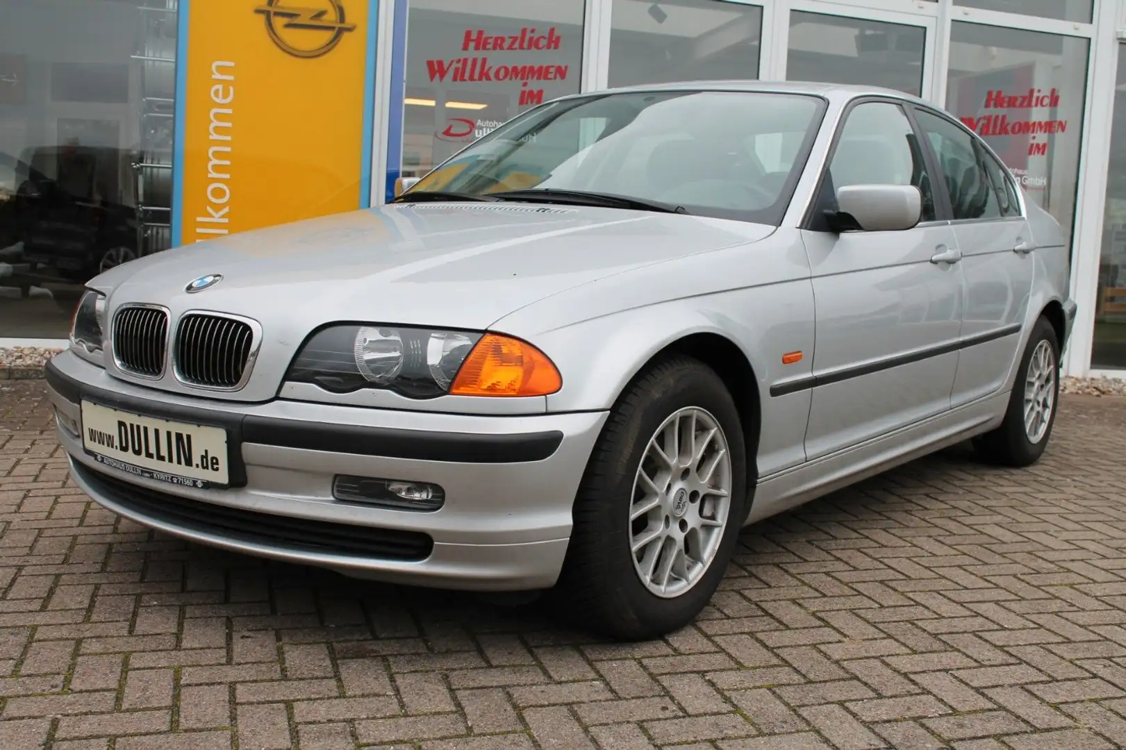 BMW 320 i Argent - 2