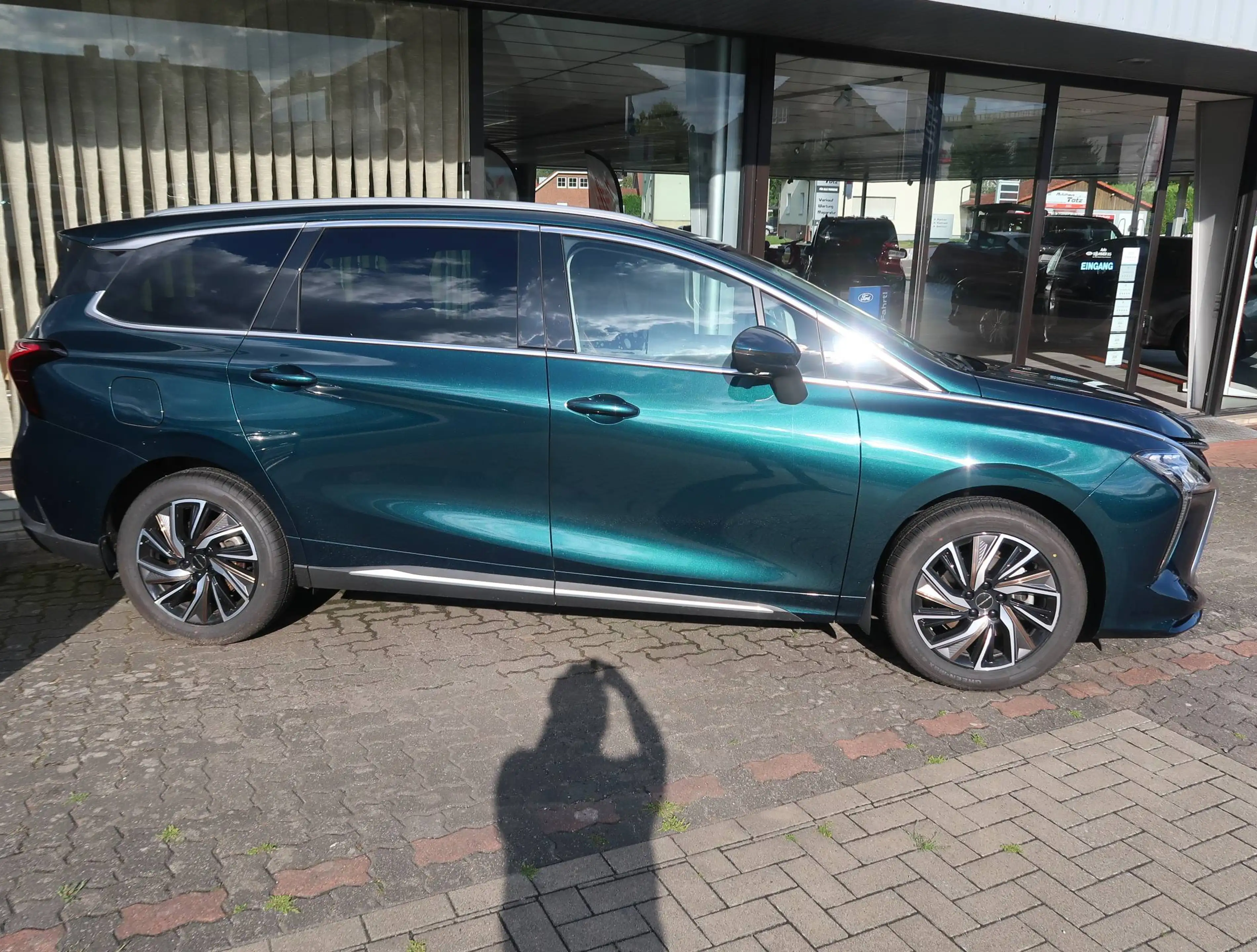 Forthing U-Tour 4, Automatik, 360° Kamera, Panoramadach — photo 2