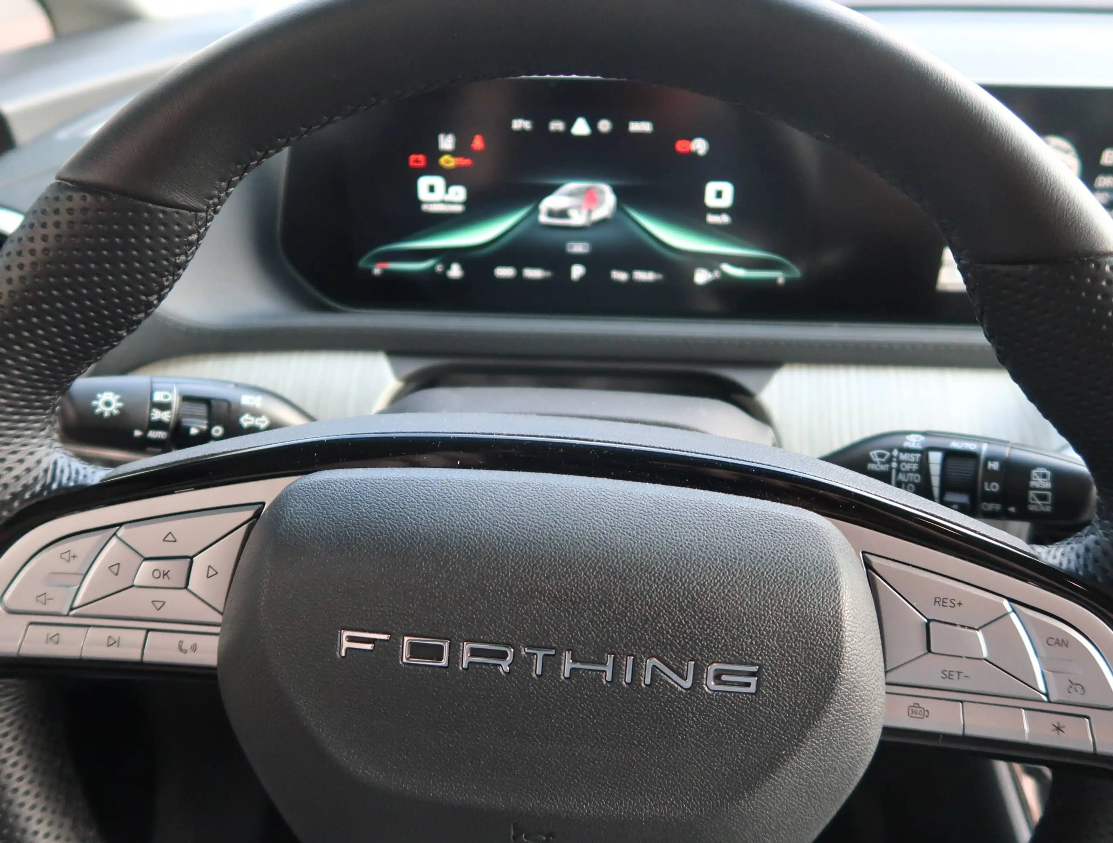 Forthing U-Tour 4, Automatik, 360° Kamera, Panoramadach — photo 5
