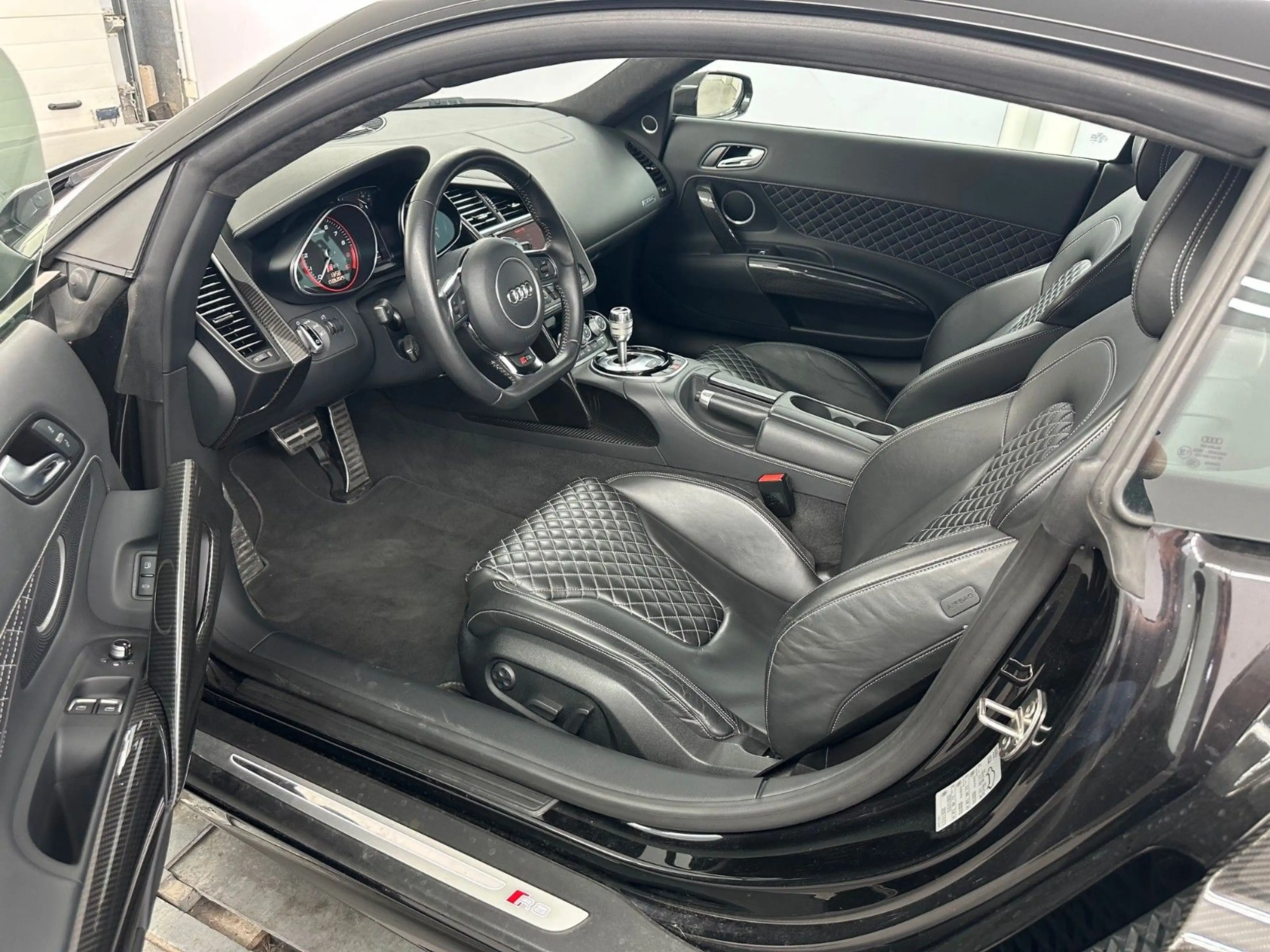 Audi R8 Coupe 5.2 FSI plus quattro V10 CARBON NAVI — photo 13