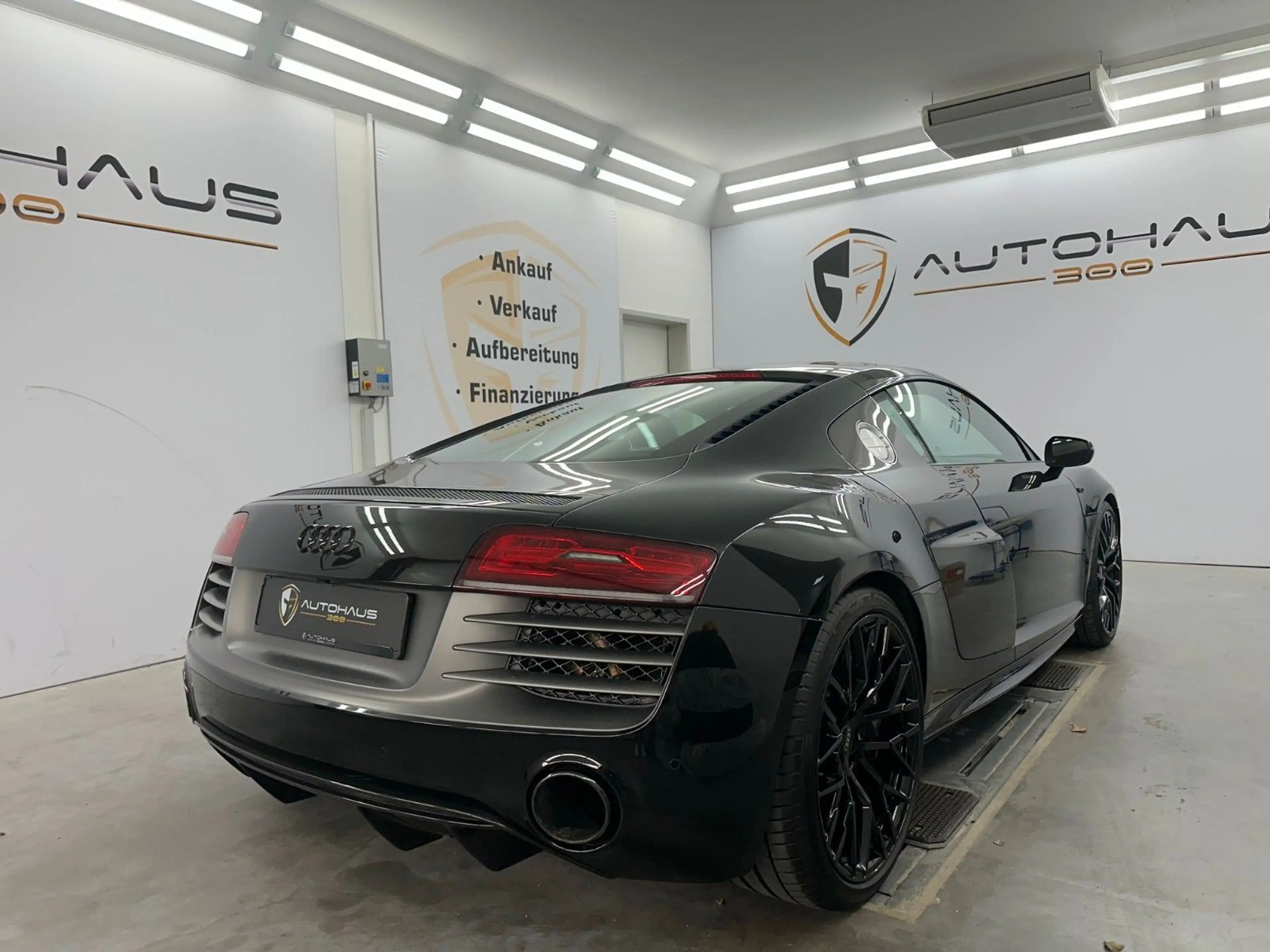 Audi R8 Coupe 5.2 FSI plus quattro V10 CARBON NAVI — photo 12