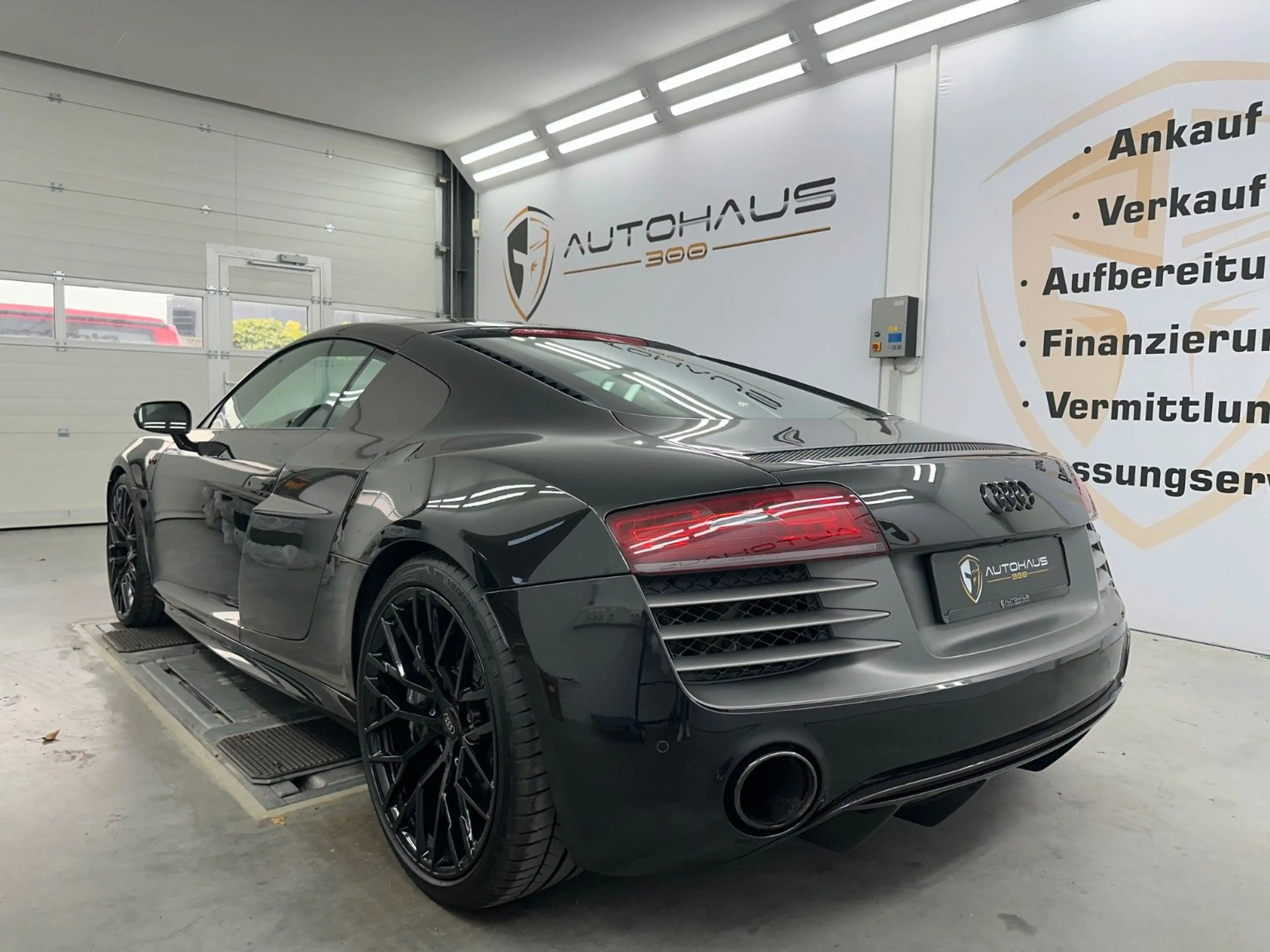 Audi R8 Coupe 5.2 FSI plus quattro V10 CARBON NAVI — photo 11