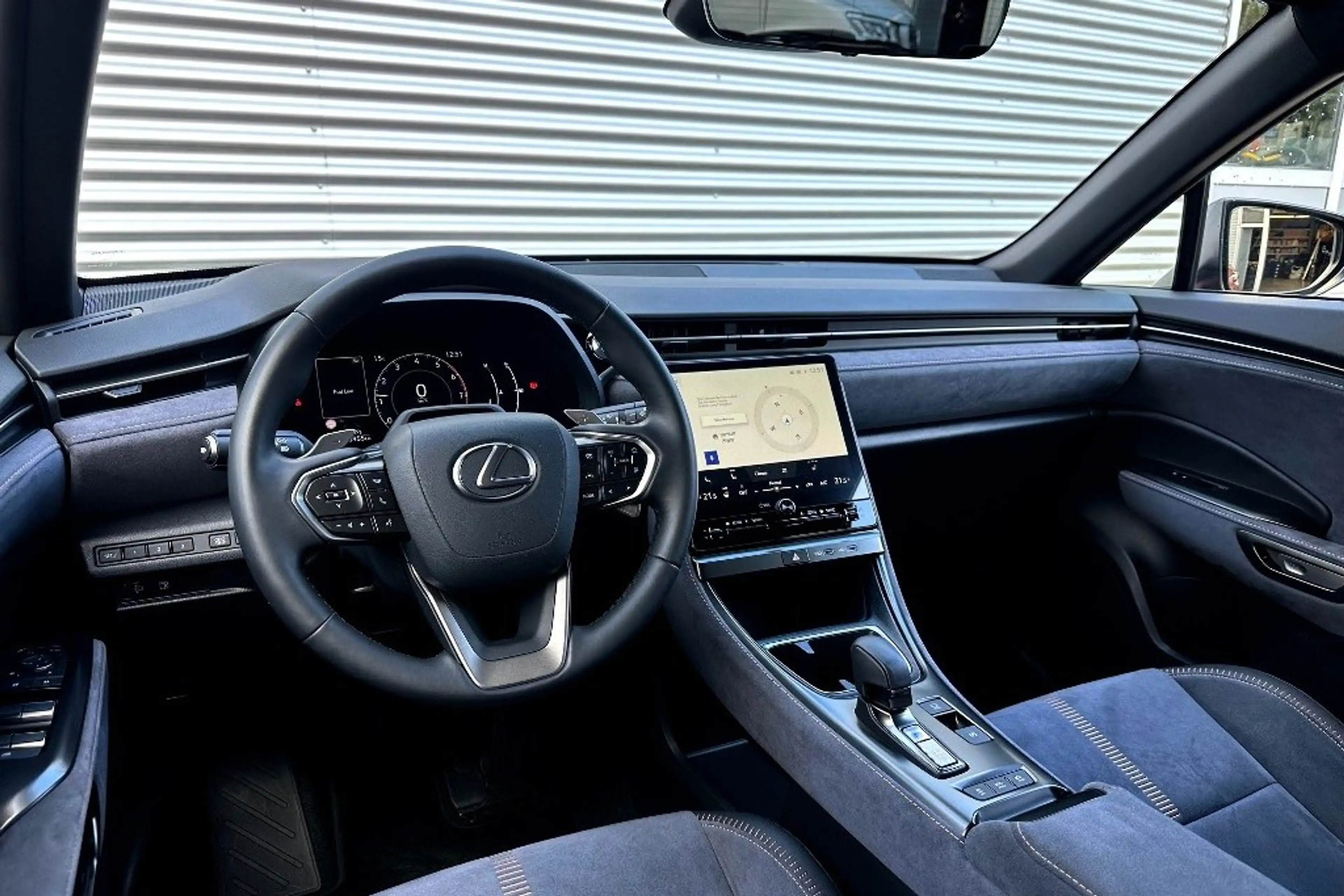 Lexus LBX Cool 2WD Two-Tone — photo 9