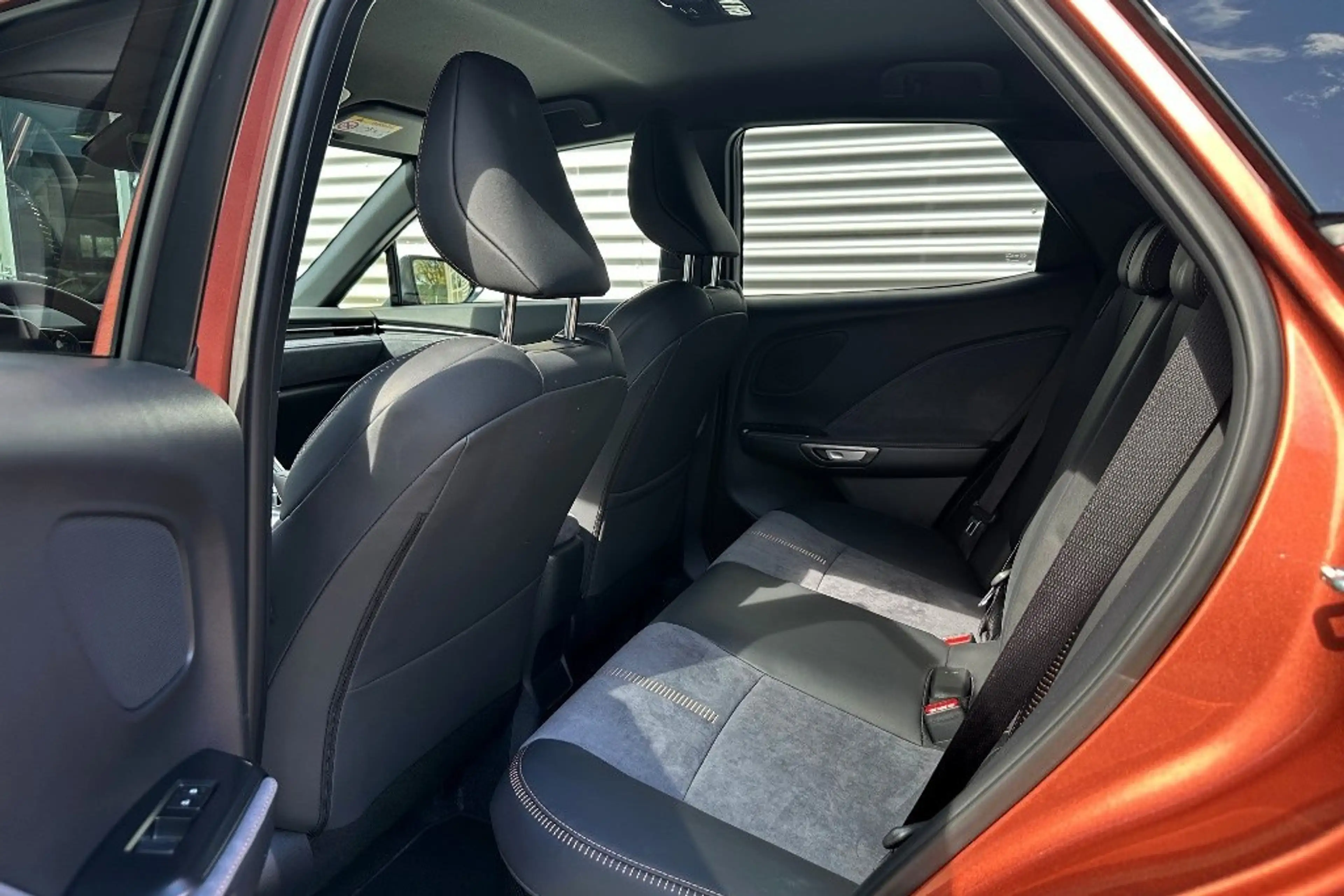 Lexus LBX Cool 2WD Two-Tone — photo 16