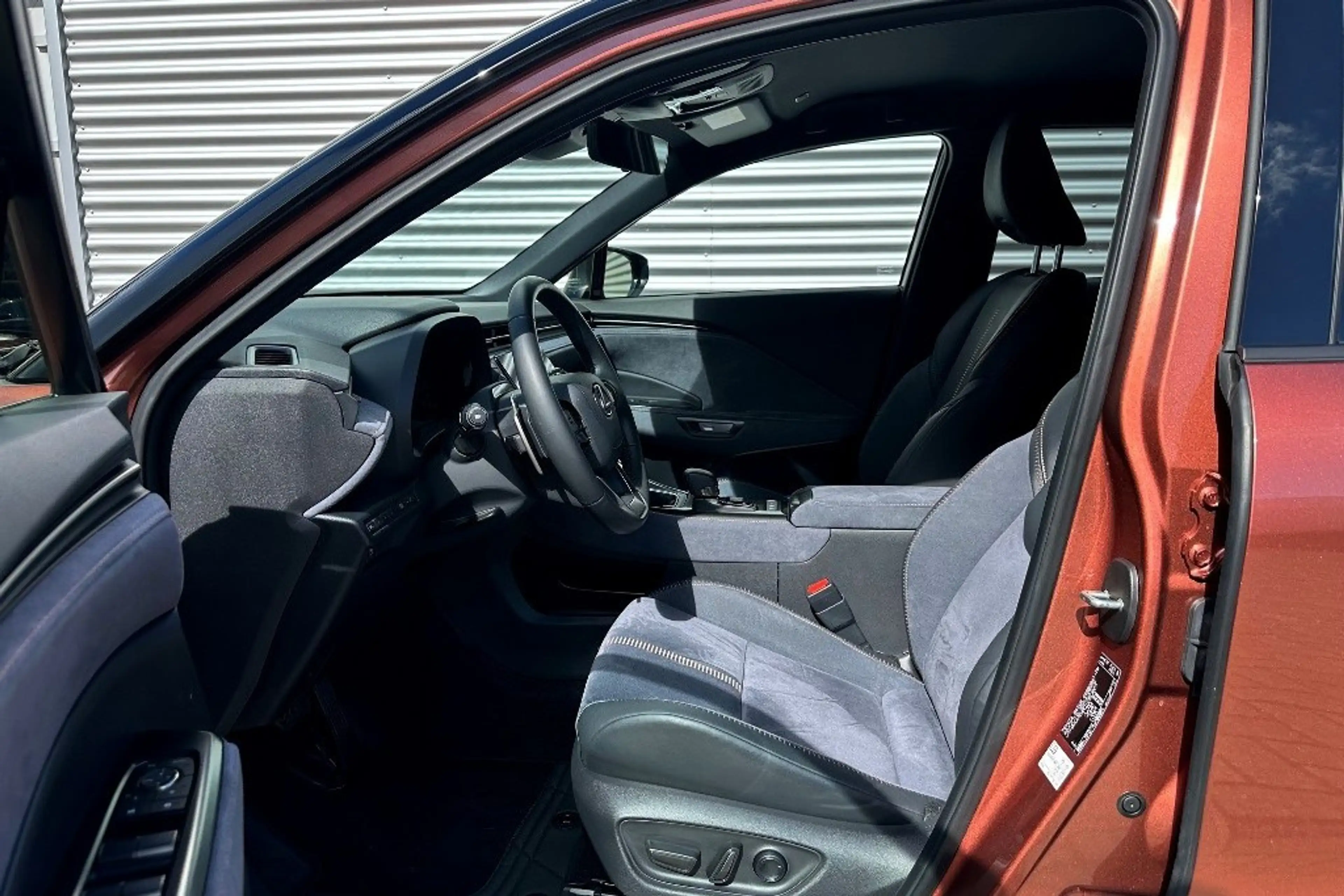 Lexus LBX Cool 2WD Two-Tone — photo 5