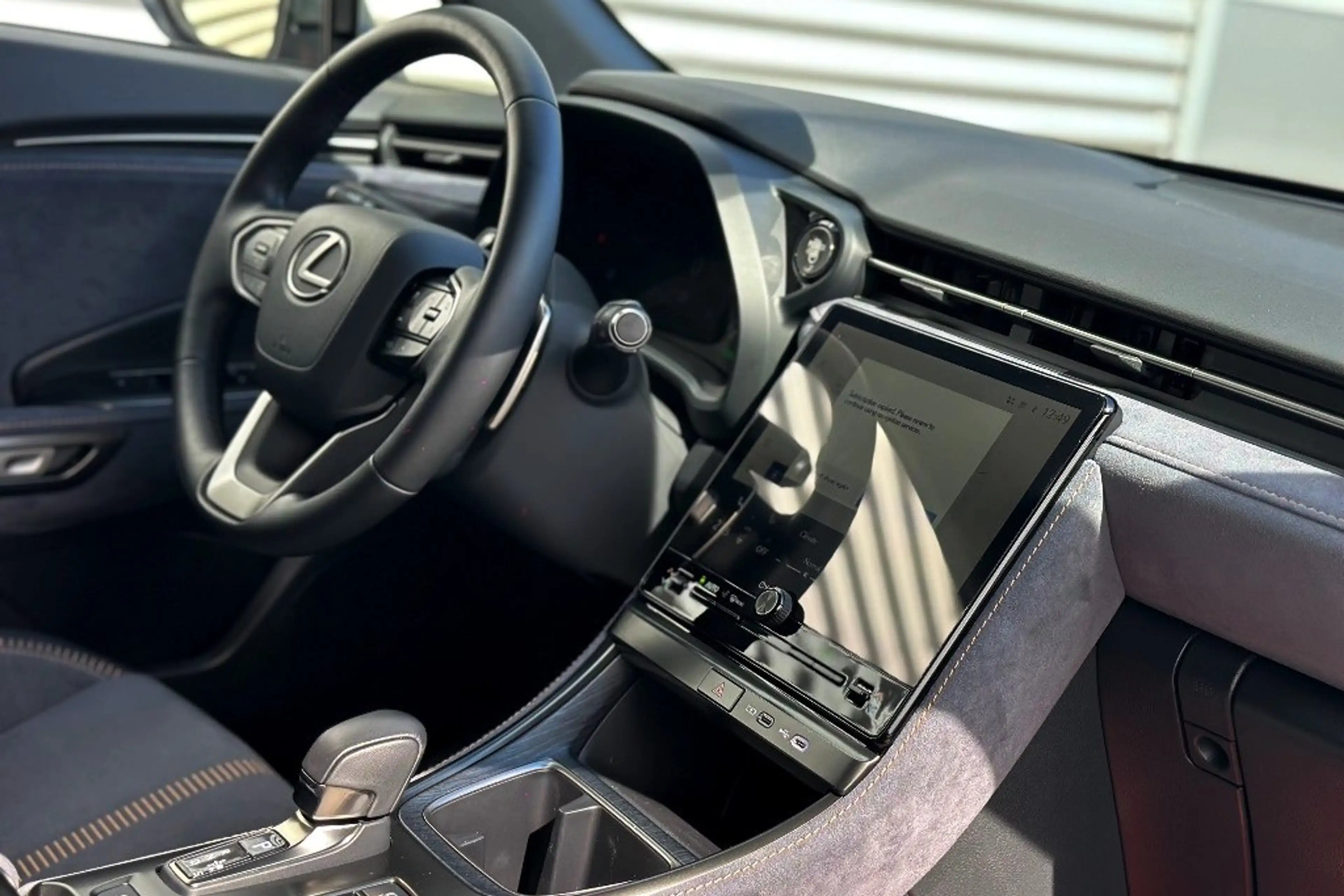 Lexus LBX Cool 2WD Two-Tone — photo 20