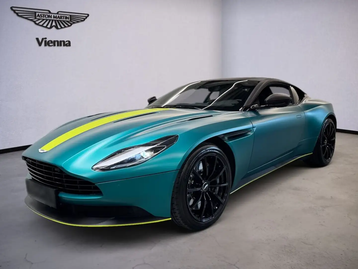 Aston Martin DB11 V12 AMR | Magnetic Silver | B & O Sound Gris - 1