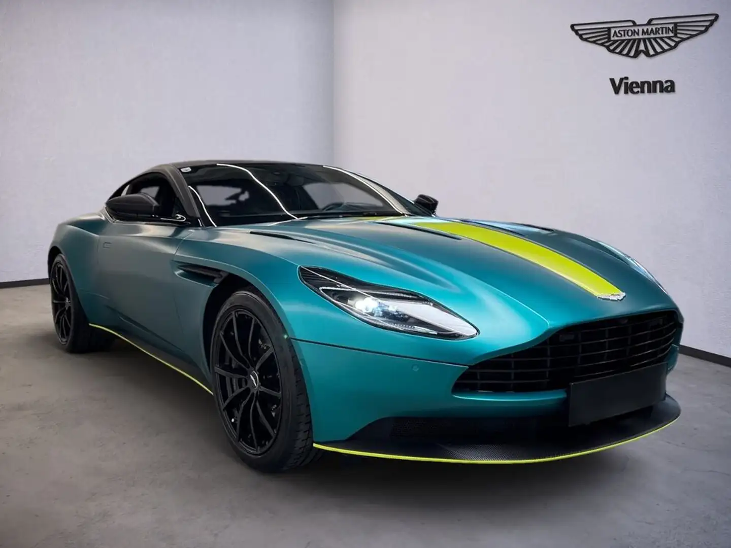 Aston Martin DB11 V12 AMR | Magnetic Silver | B & O Sound Grijs - 2