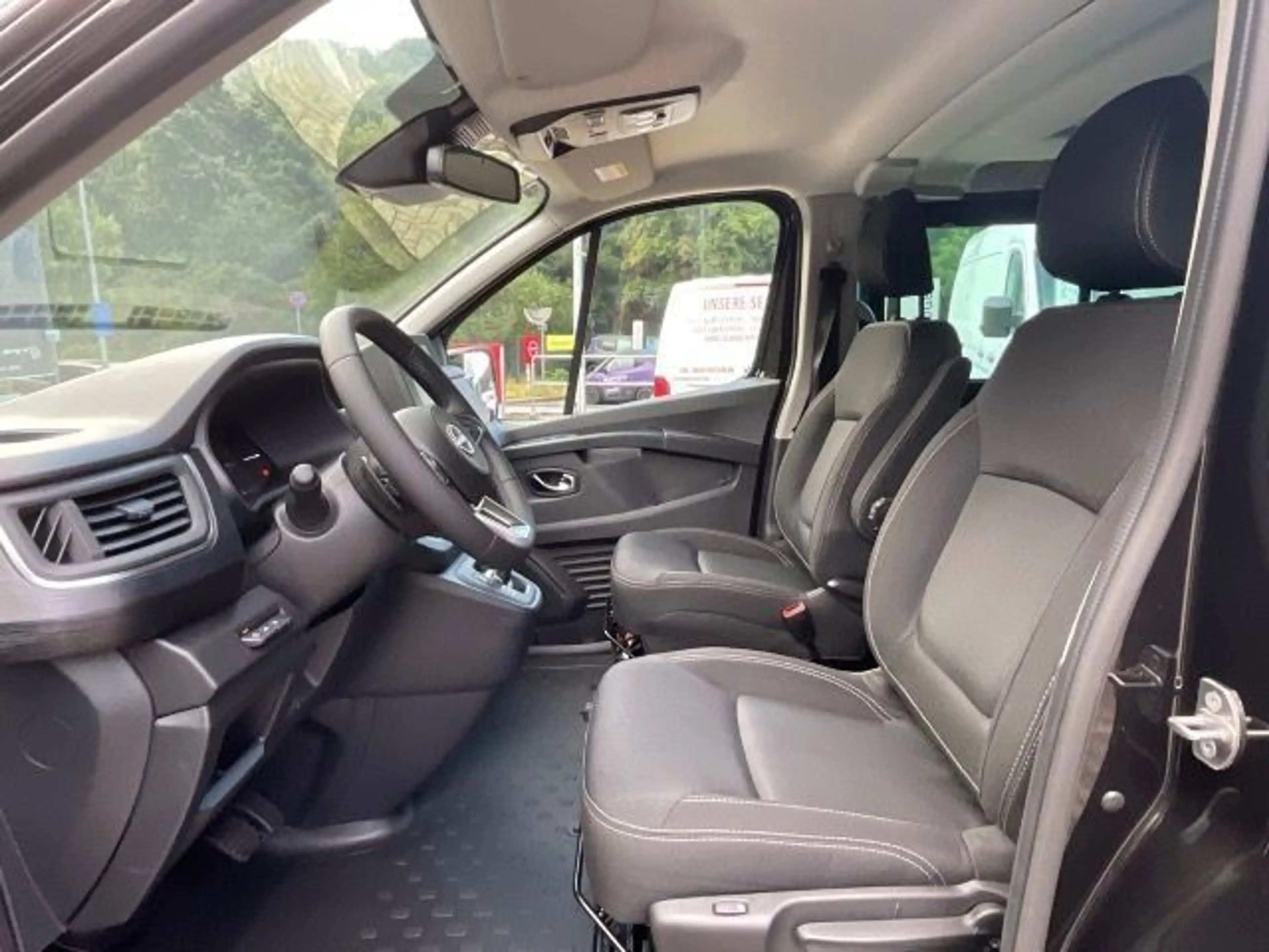 Nissan Primastar Kombi 170PS AT L1H1 2,8T Tekna HK BES+ — photo 13