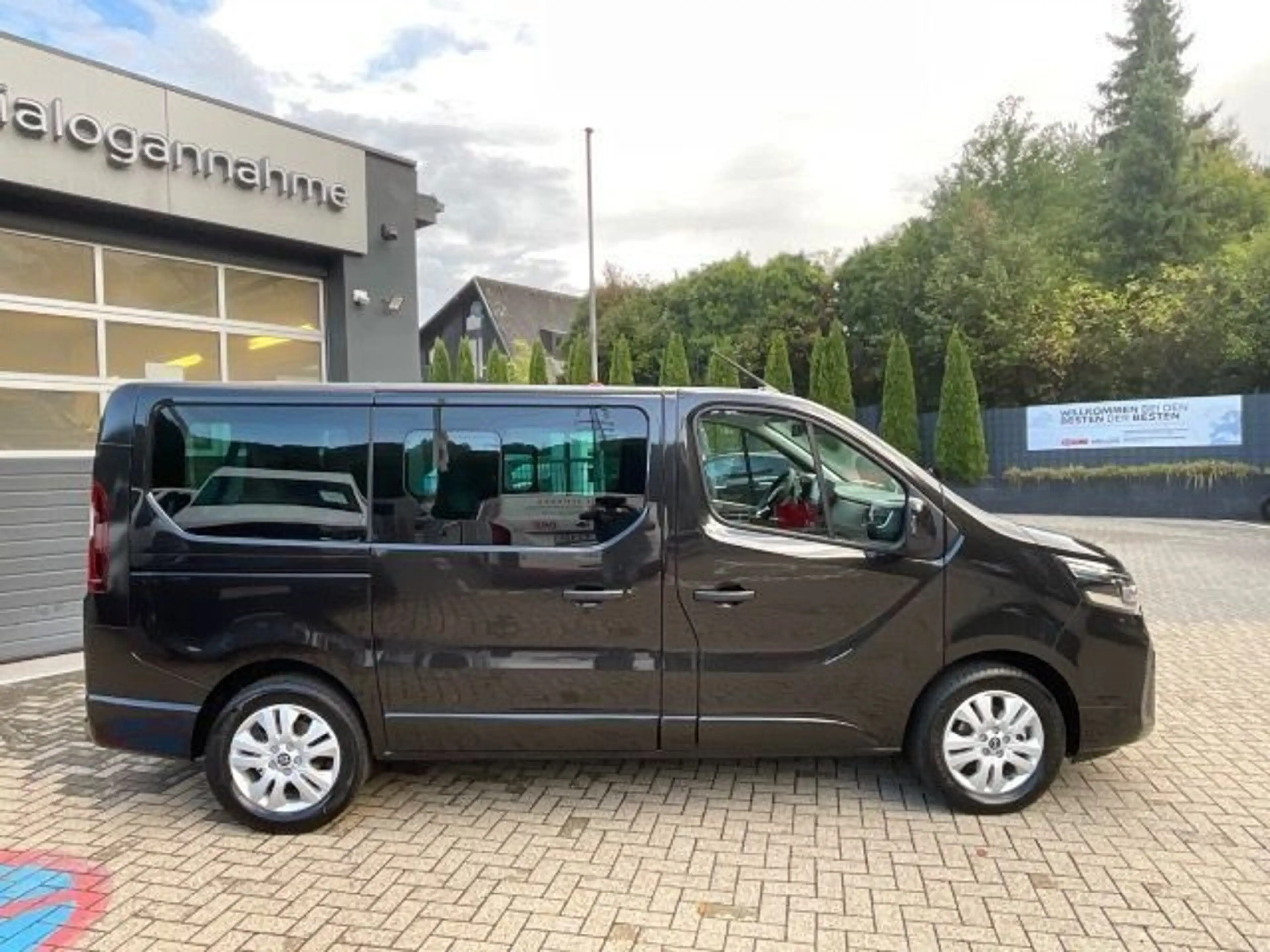 Nissan Primastar Kombi 170PS AT L1H1 2,8T Tekna HK BES+ — photo 9