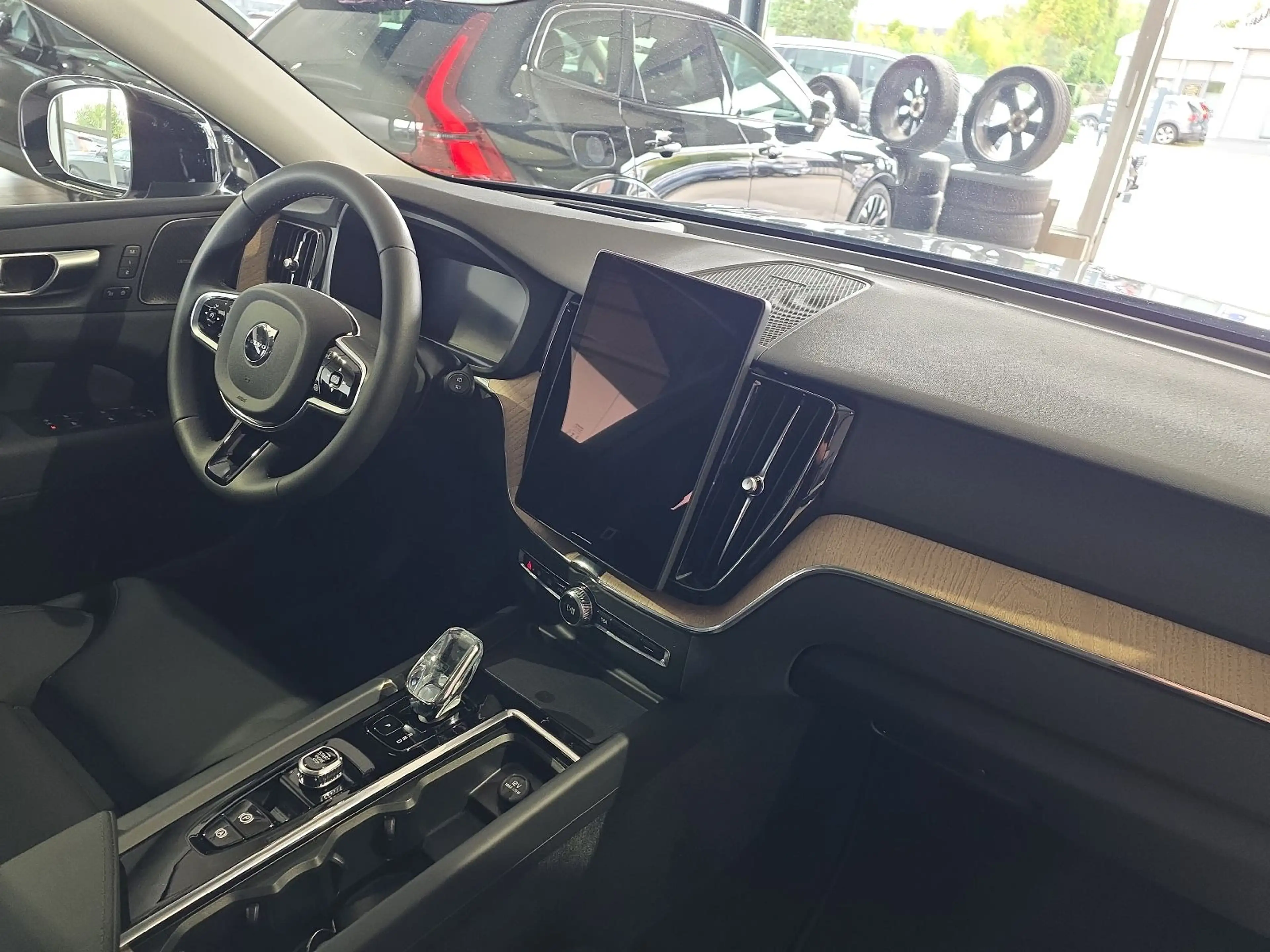 Volvo XC60 T6 Plus Dark Recharge AWD Lagom HeadUp 360° — photo 12