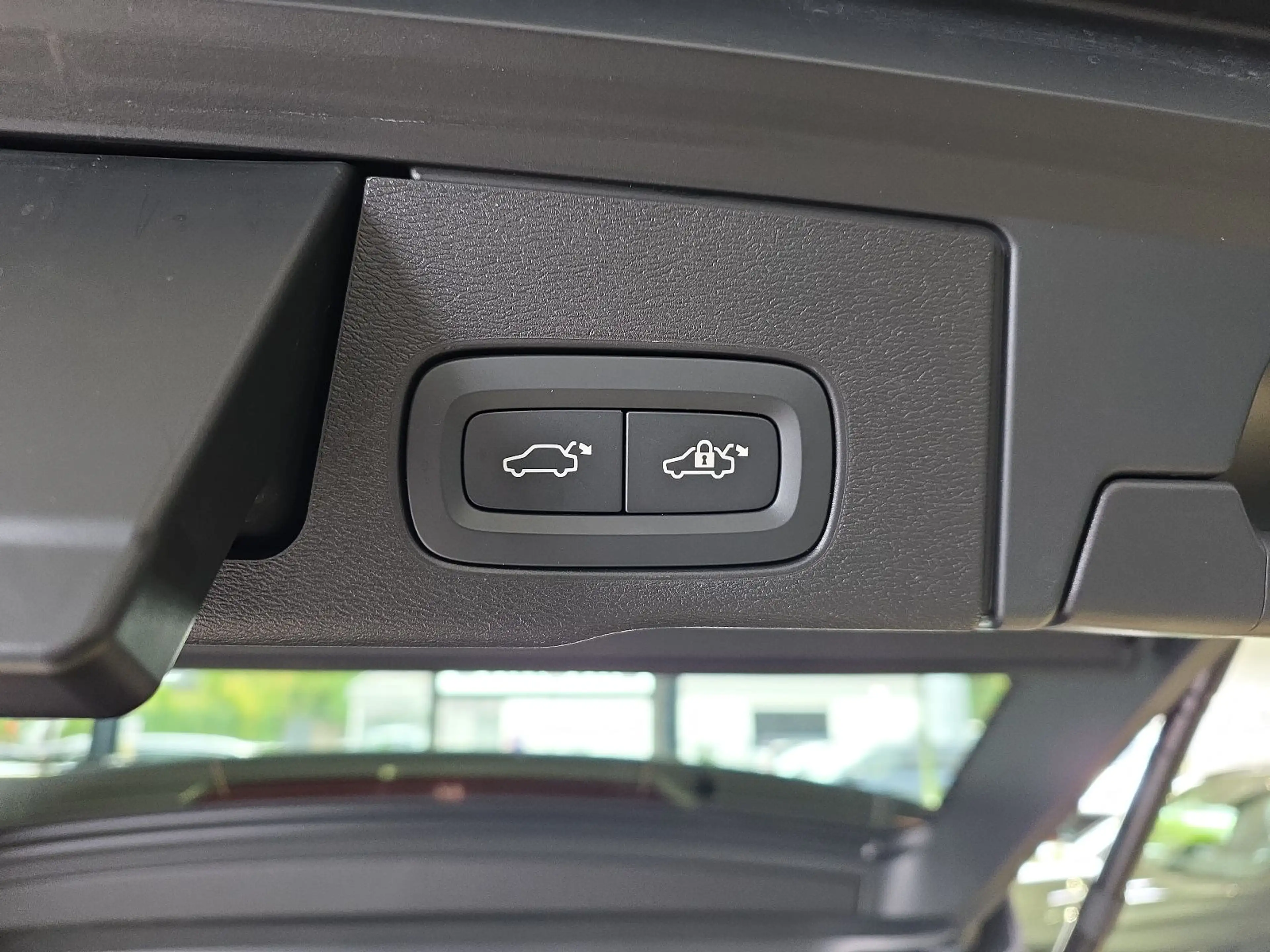 Volvo XC60 T6 Plus Dark Recharge AWD Lagom HeadUp 360° — photo 15