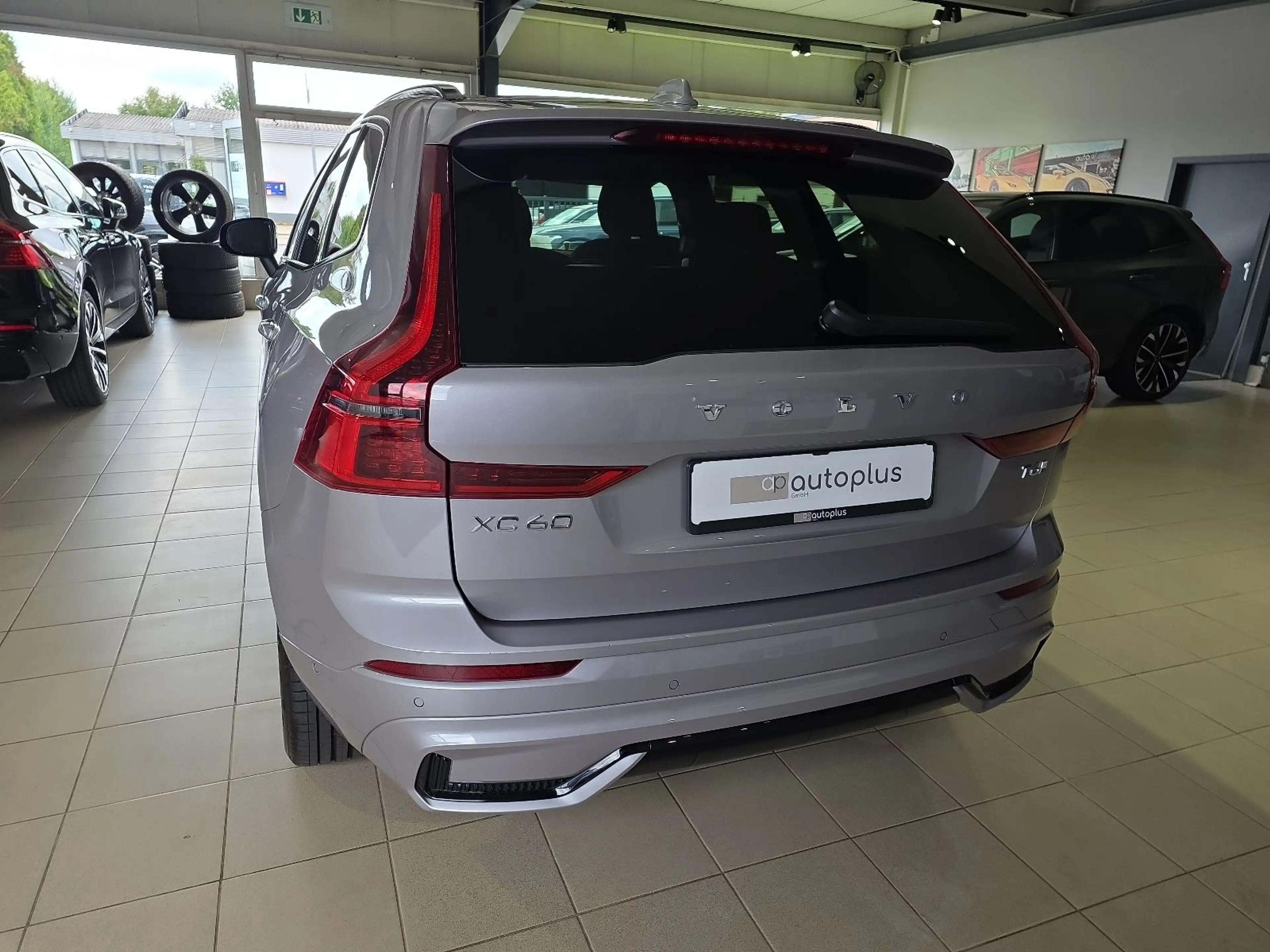 Volvo XC60 T6 Plus Dark Recharge AWD Lagom HeadUp 360° — photo 9