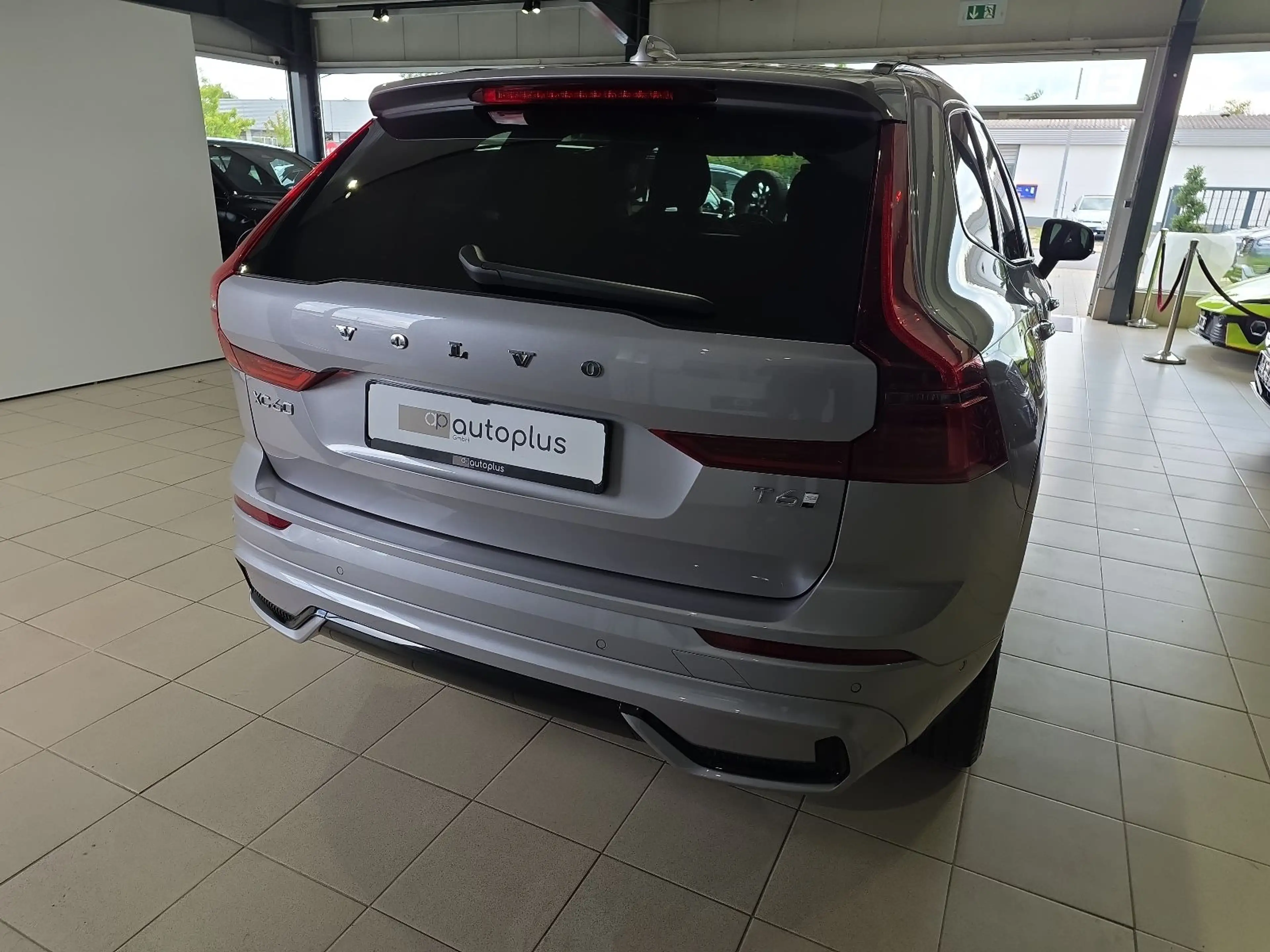Volvo XC60 T6 Plus Dark Recharge AWD Lagom HeadUp 360° — photo 7
