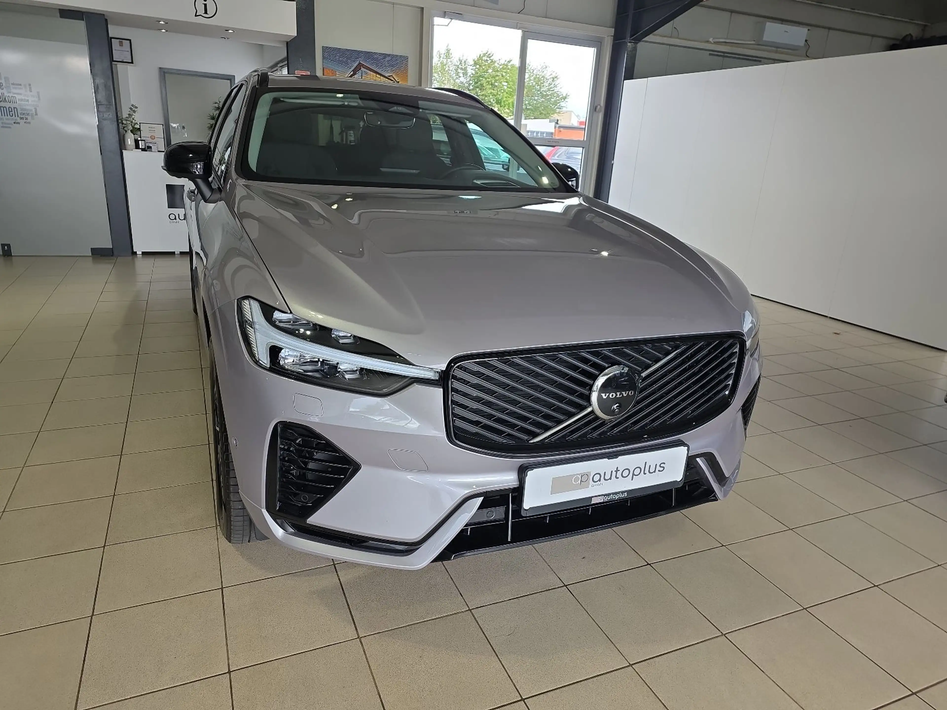 Volvo XC60 T6 Plus Dark Recharge AWD Lagom HeadUp 360° — photo 4