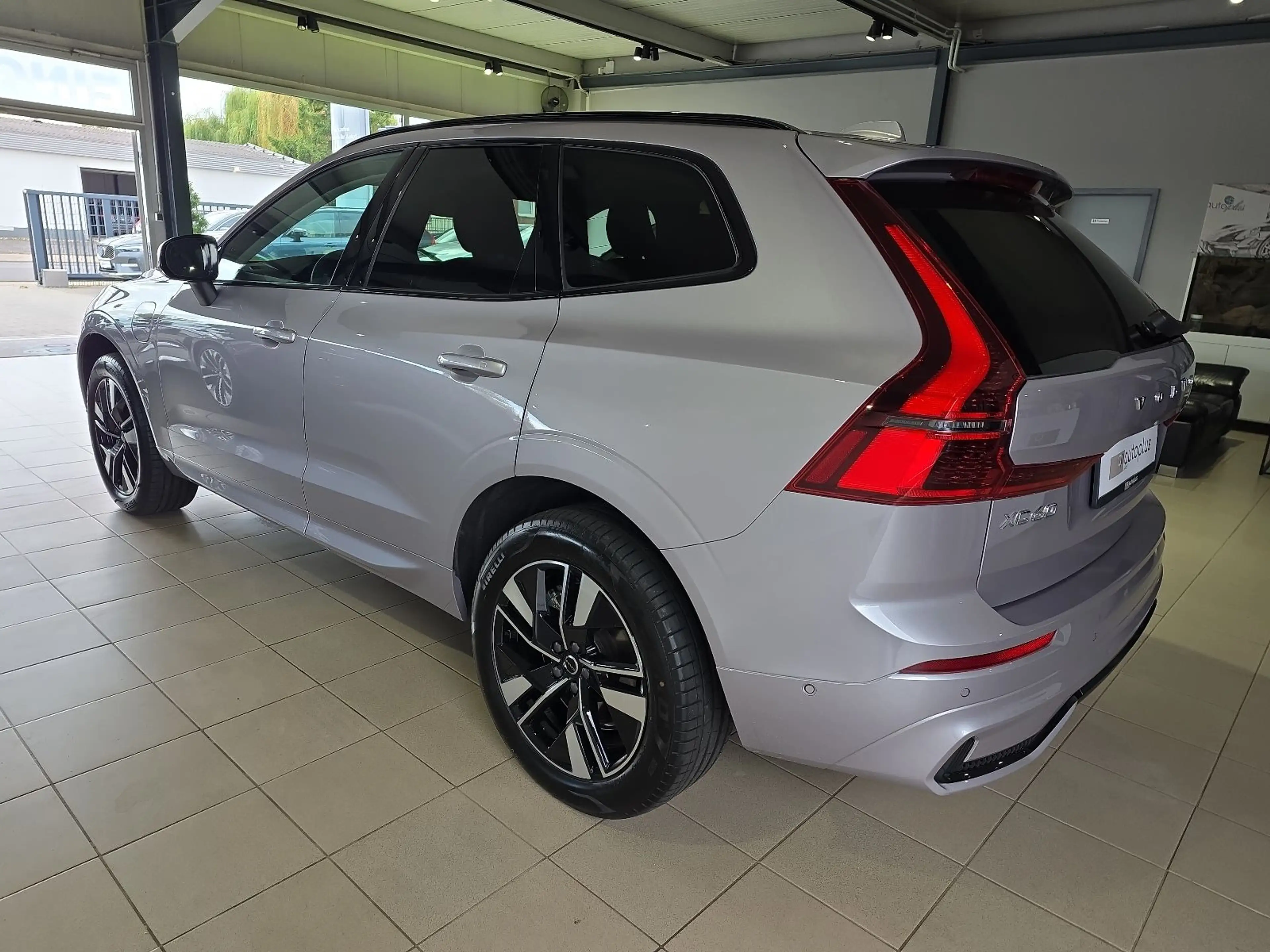 Volvo XC60 T6 Plus Dark Recharge AWD Lagom HeadUp 360° — photo 10