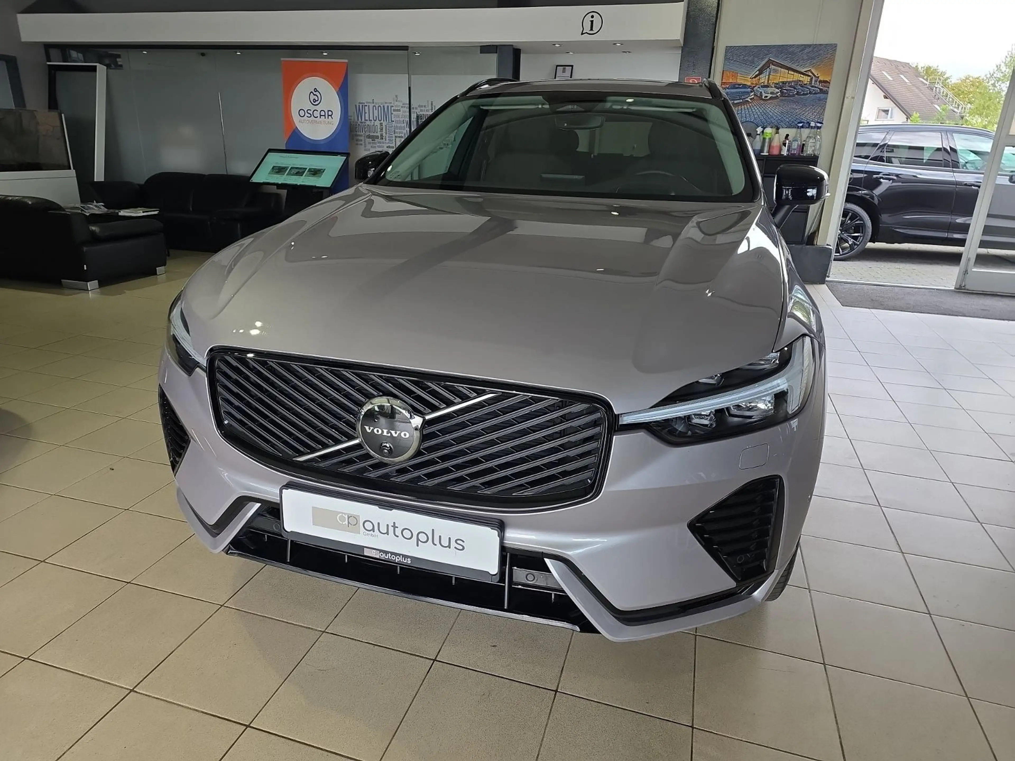 Volvo XC60 T6 Plus Dark Recharge AWD Lagom HeadUp 360° — photo 2