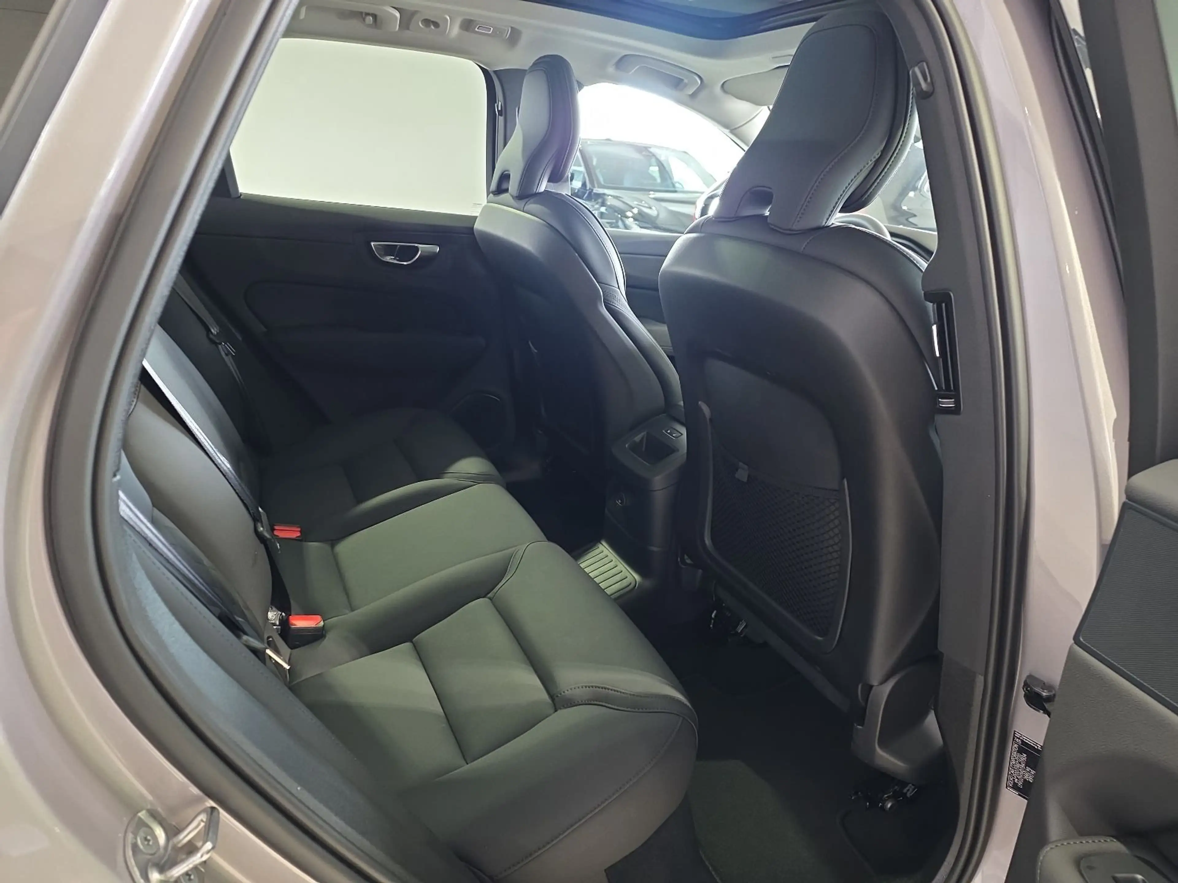 Volvo XC60 T6 Plus Dark Recharge AWD Lagom HeadUp 360° — photo 13