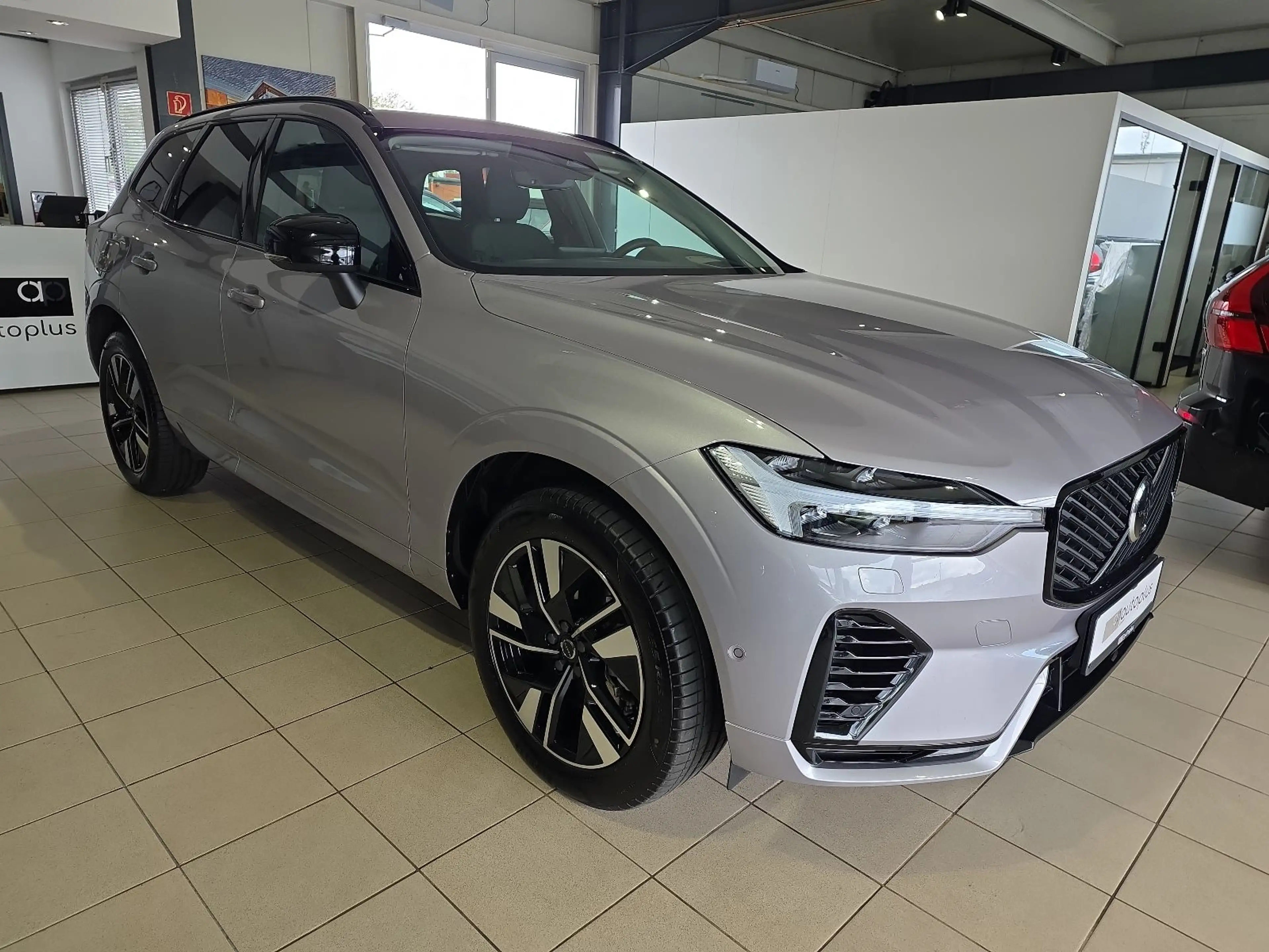 Volvo XC60 T6 Plus Dark Recharge AWD Lagom HeadUp 360° — photo 5