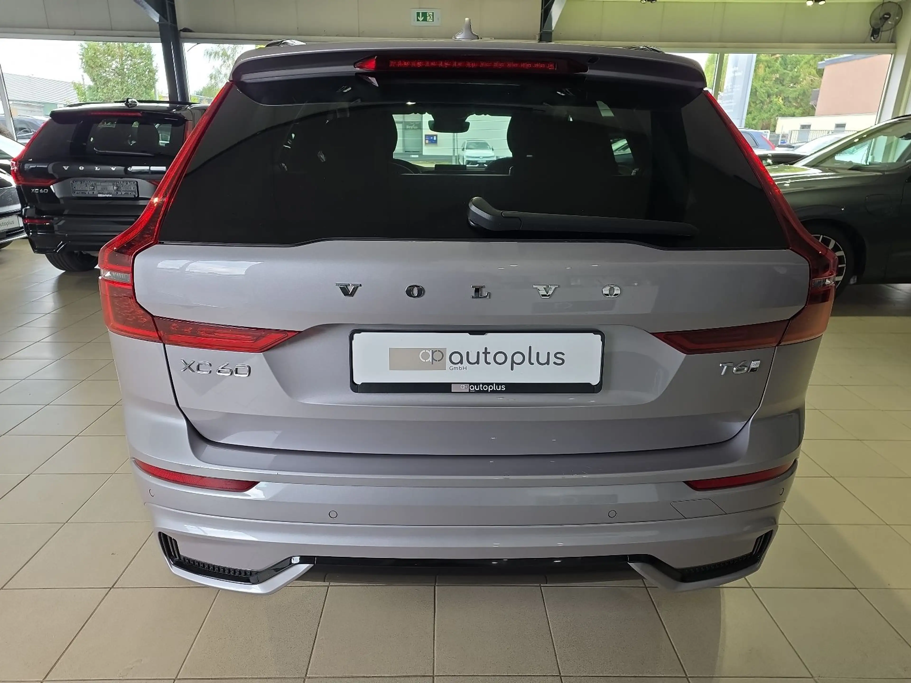 Volvo XC60 T6 Plus Dark Recharge AWD Lagom HeadUp 360° — photo 8