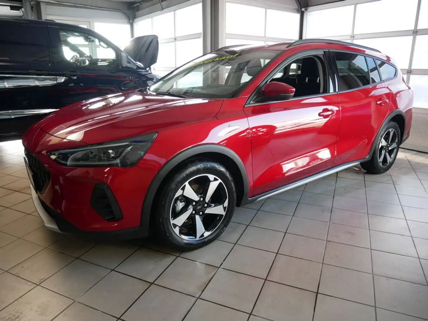 Ford Focus Turnier 1,0 EcoBoost Hybrid Active X Rot - 2