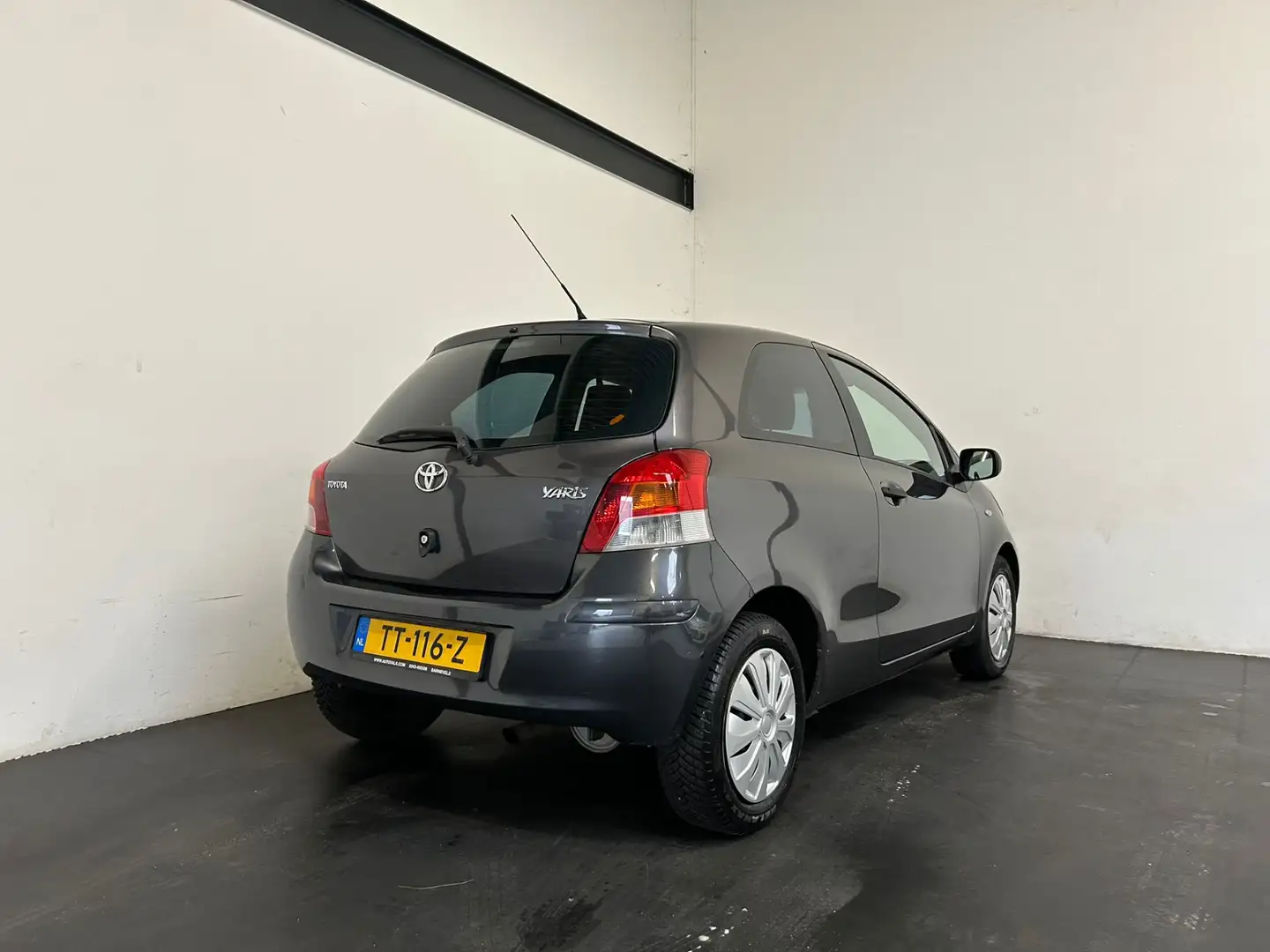 Toyota Yaris 1.3 VVTi Comfort. Elek Pakket! Gris - 2