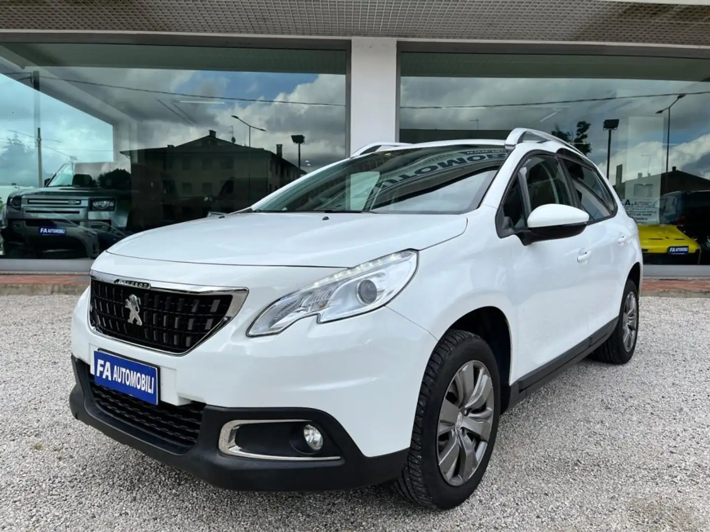 Peugeot 2008 1.2 PureTech 82 Active Bianco - 2