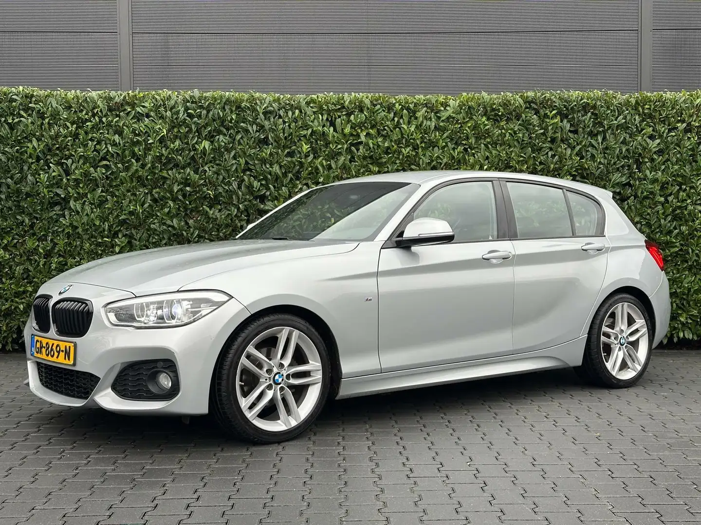 BMW 118 1-serie 118i M-SPORT FACELIFT NL AUTO, LED, NAP, F Grijs - 1