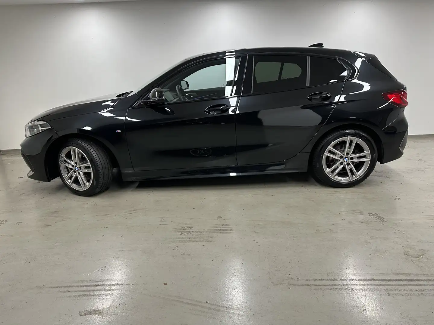 BMW 118 i M Sport+LED+PDC+Panorama+Sitzhzg. Noir - 2