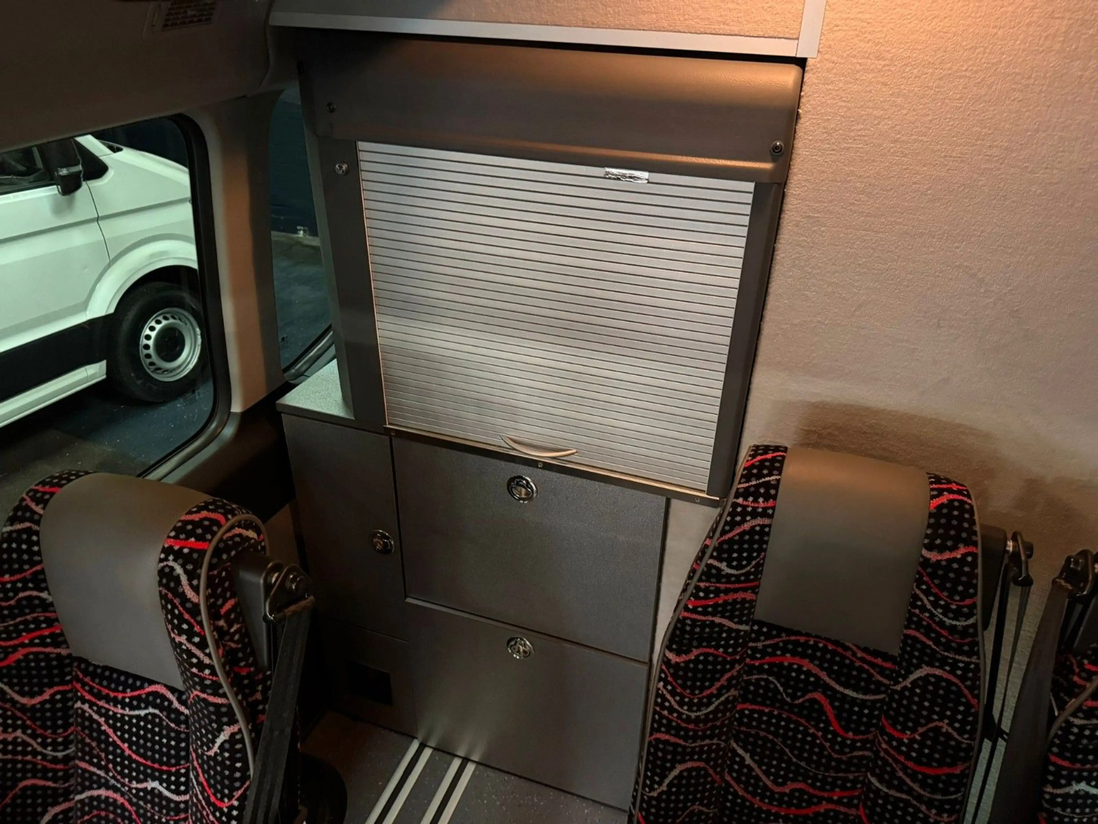 Hyundai H 350 REISEBUS 9 SITZE KÜCHE KLIMA R-CAM TEMPOMAT — photo 13