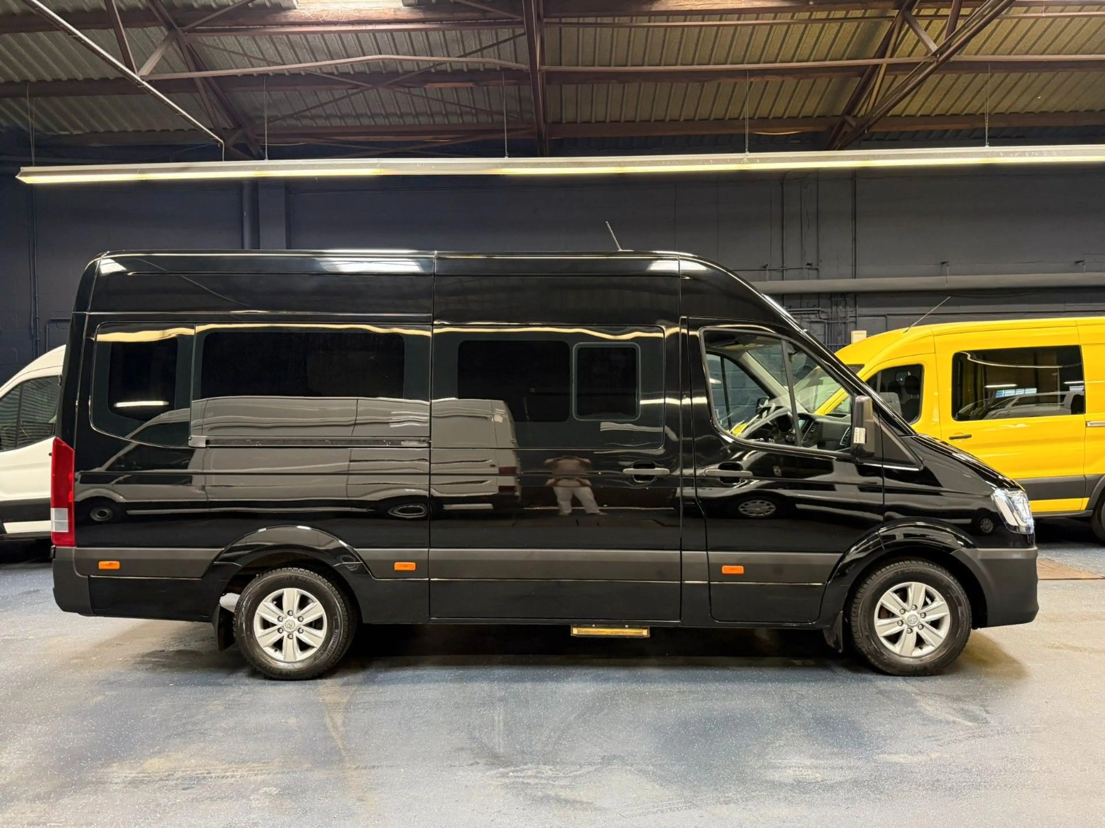 Hyundai H 350 REISEBUS 9 SITZE KÜCHE KLIMA R-CAM TEMPOMAT — photo 4