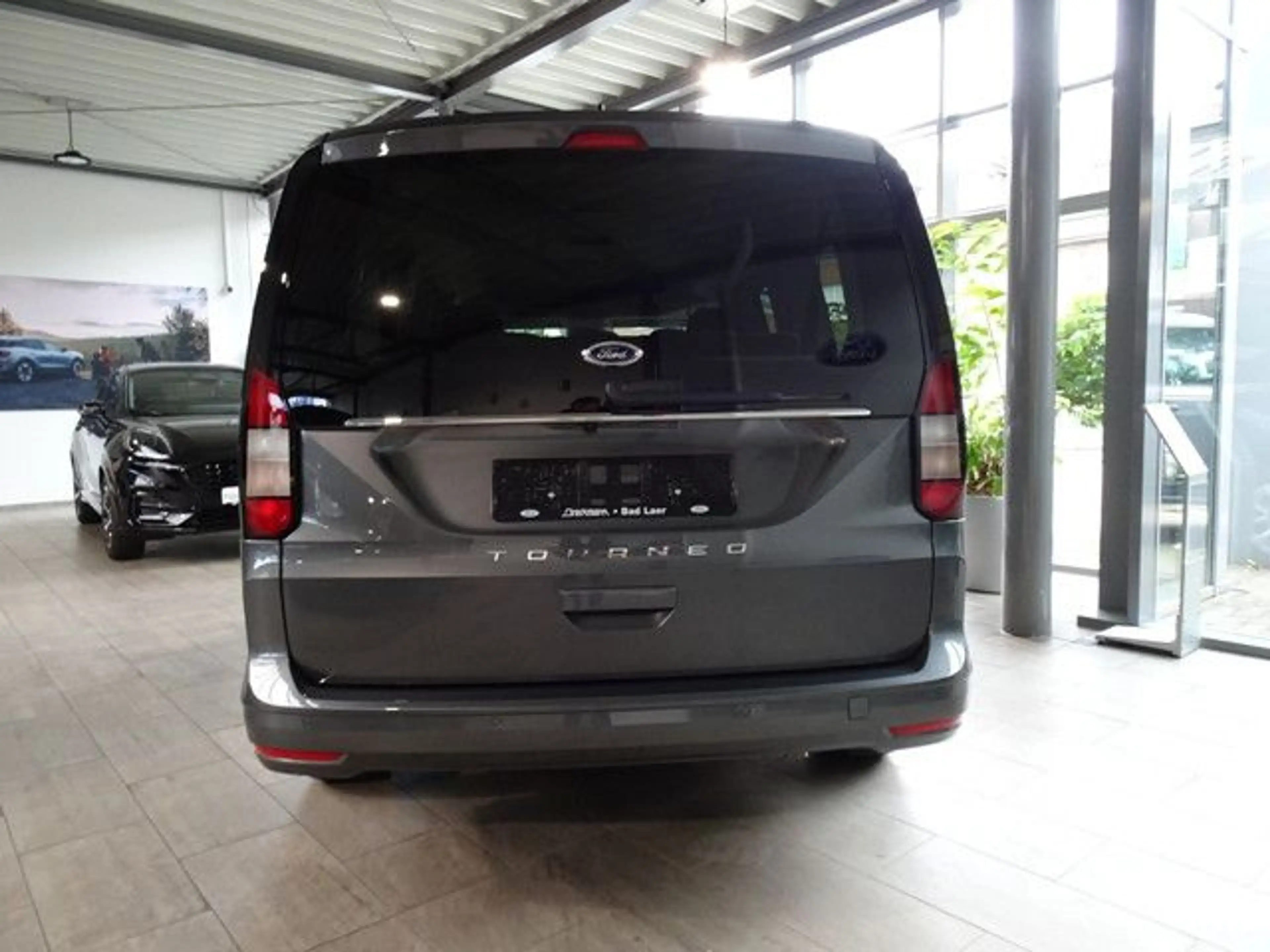 Ford Grand Tourneo Connect Titanium — photo 6