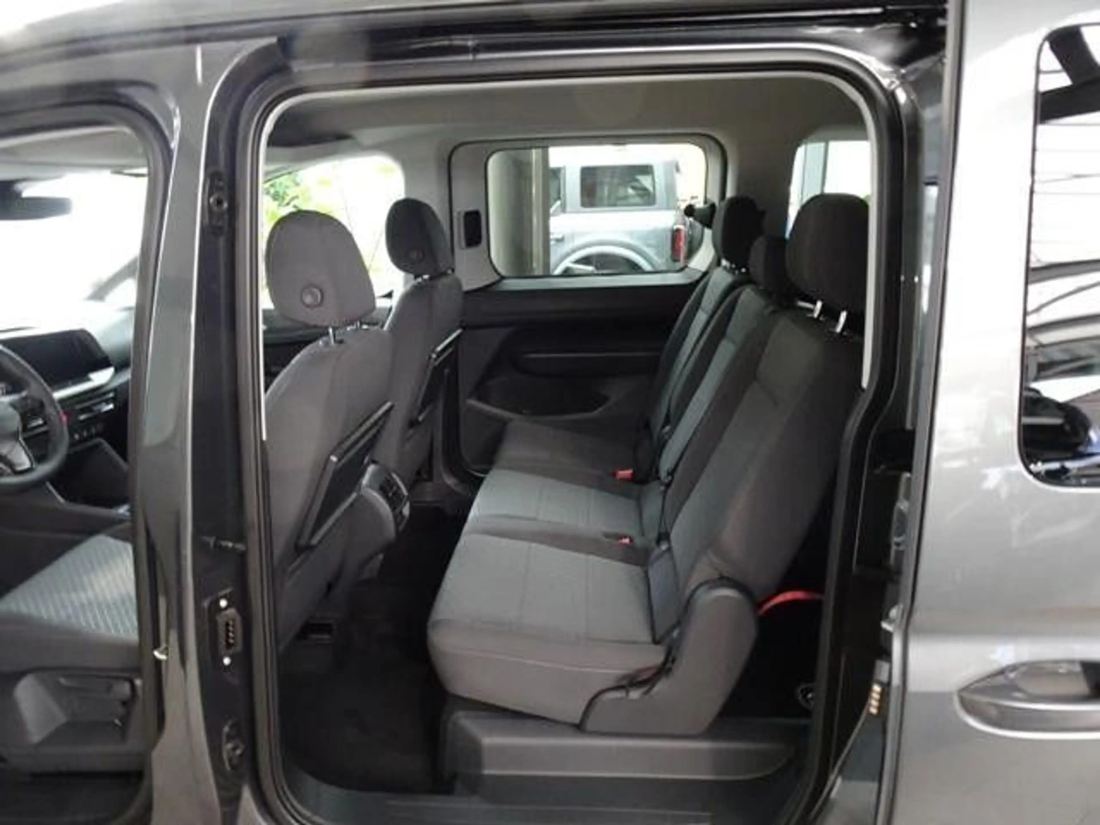 Ford Grand Tourneo Connect Titanium — photo 13